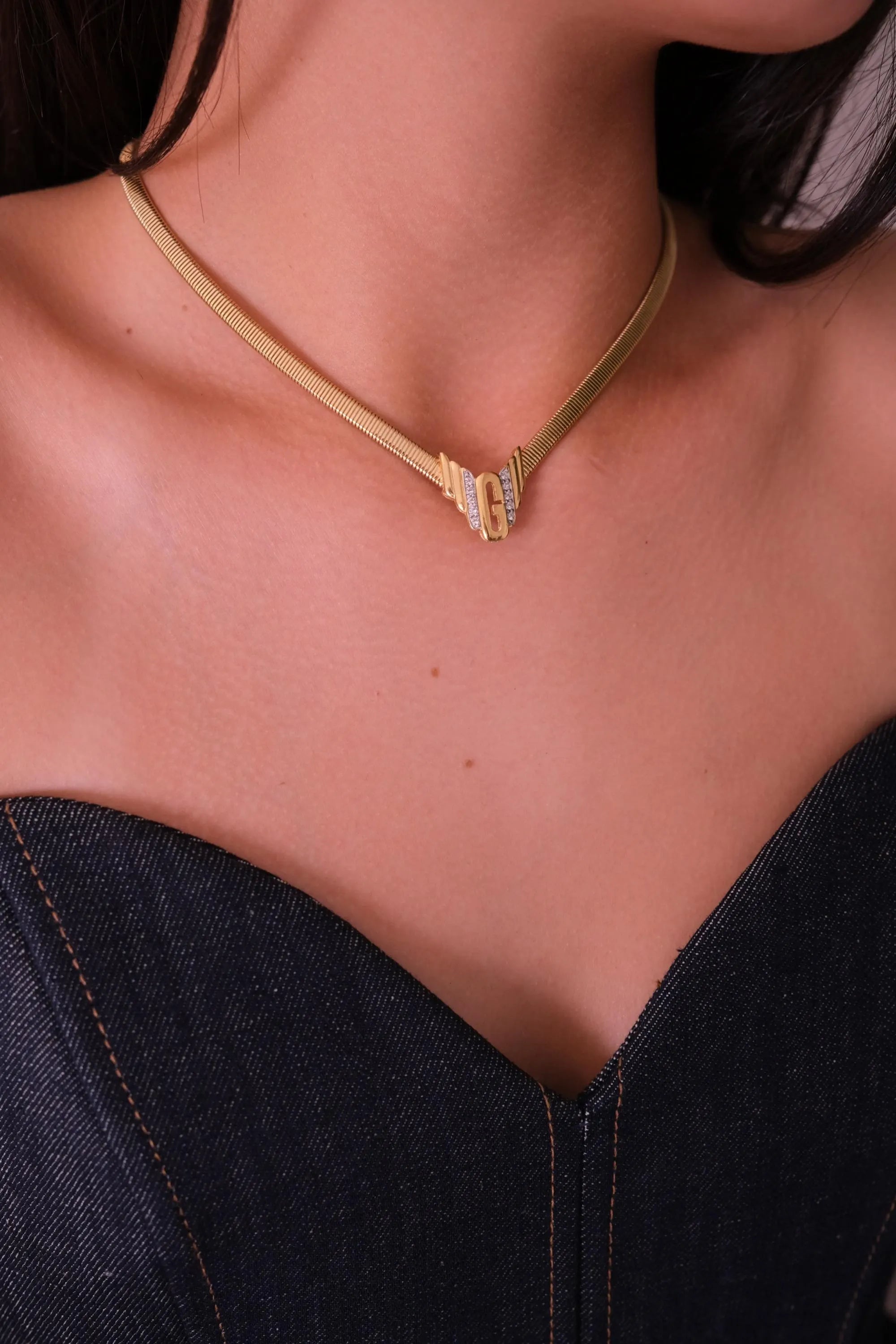 Vintage Givenchy Logo Choker Necklace Gold Tone Chain Charm Rhinestones Classic design