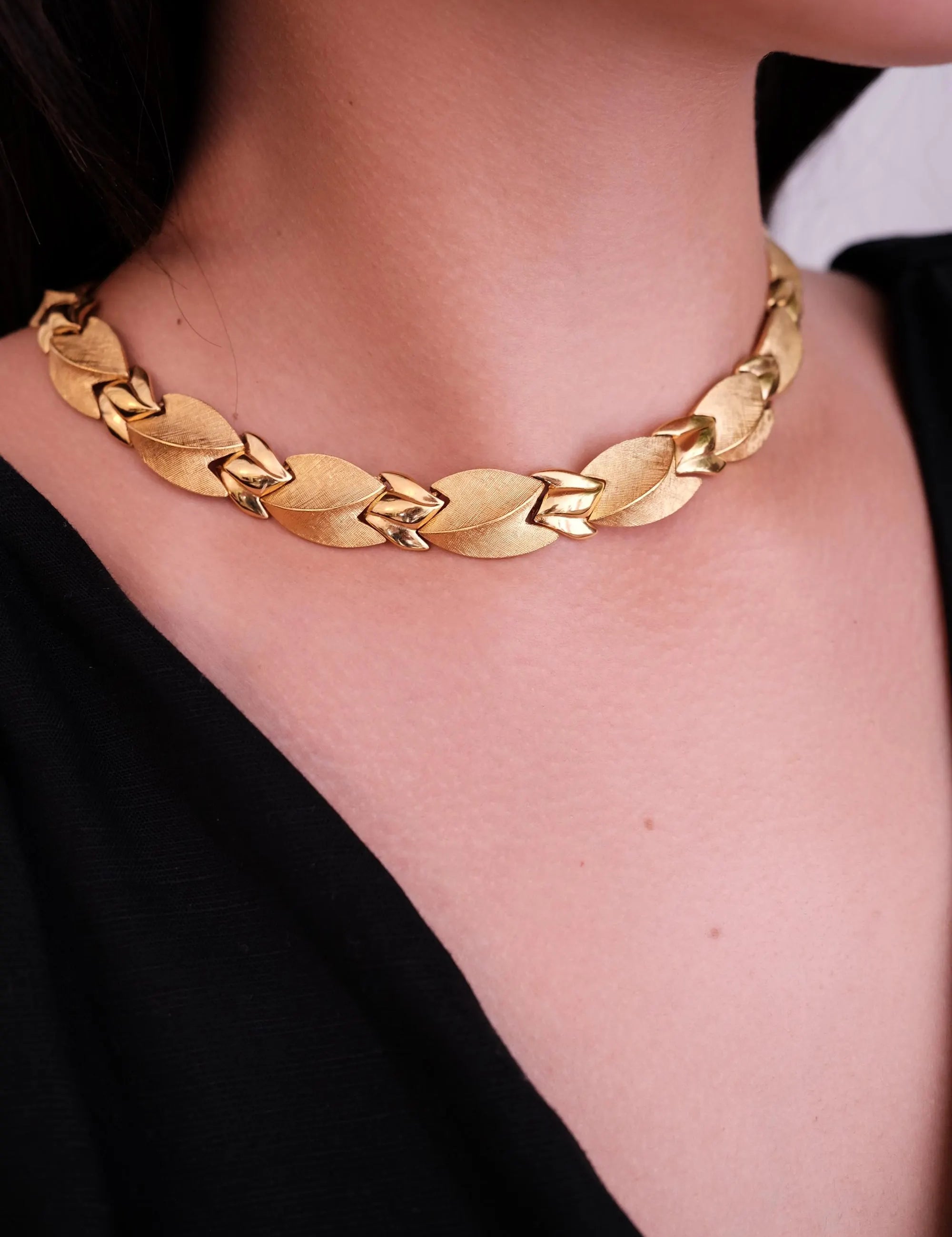 Vintage Givenchy Necklace, Vintage Gold Tone Necklace Leaf Necklace, Vintage Choker Necklace, Jewelry for Women, Gold Chain, Gift for her
