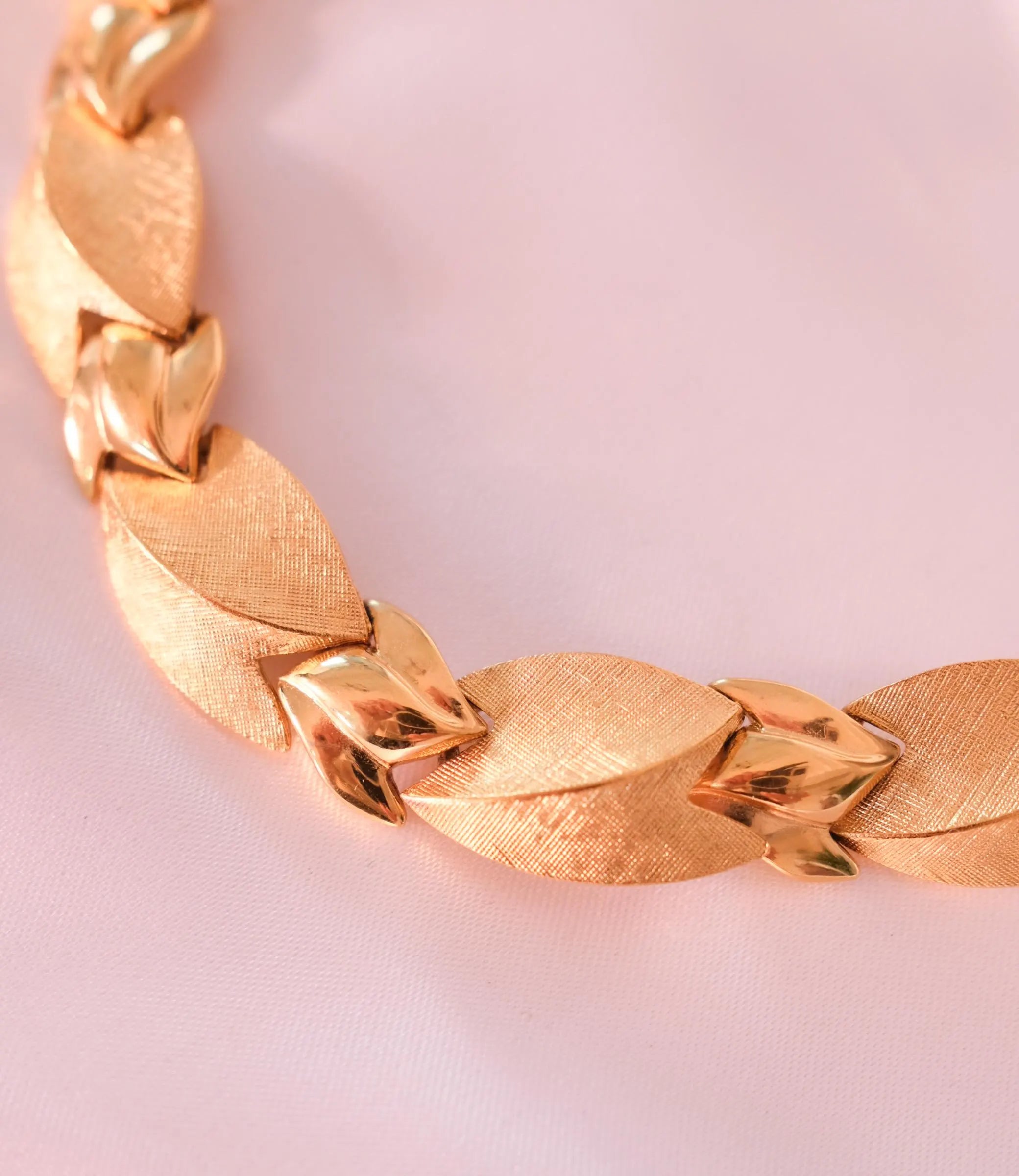 Vintage Givenchy Necklace, Vintage Gold Tone Necklace Leaf Necklace, Vintage Choker Necklace, Jewelry for Women, Gold Chain, Gift for her