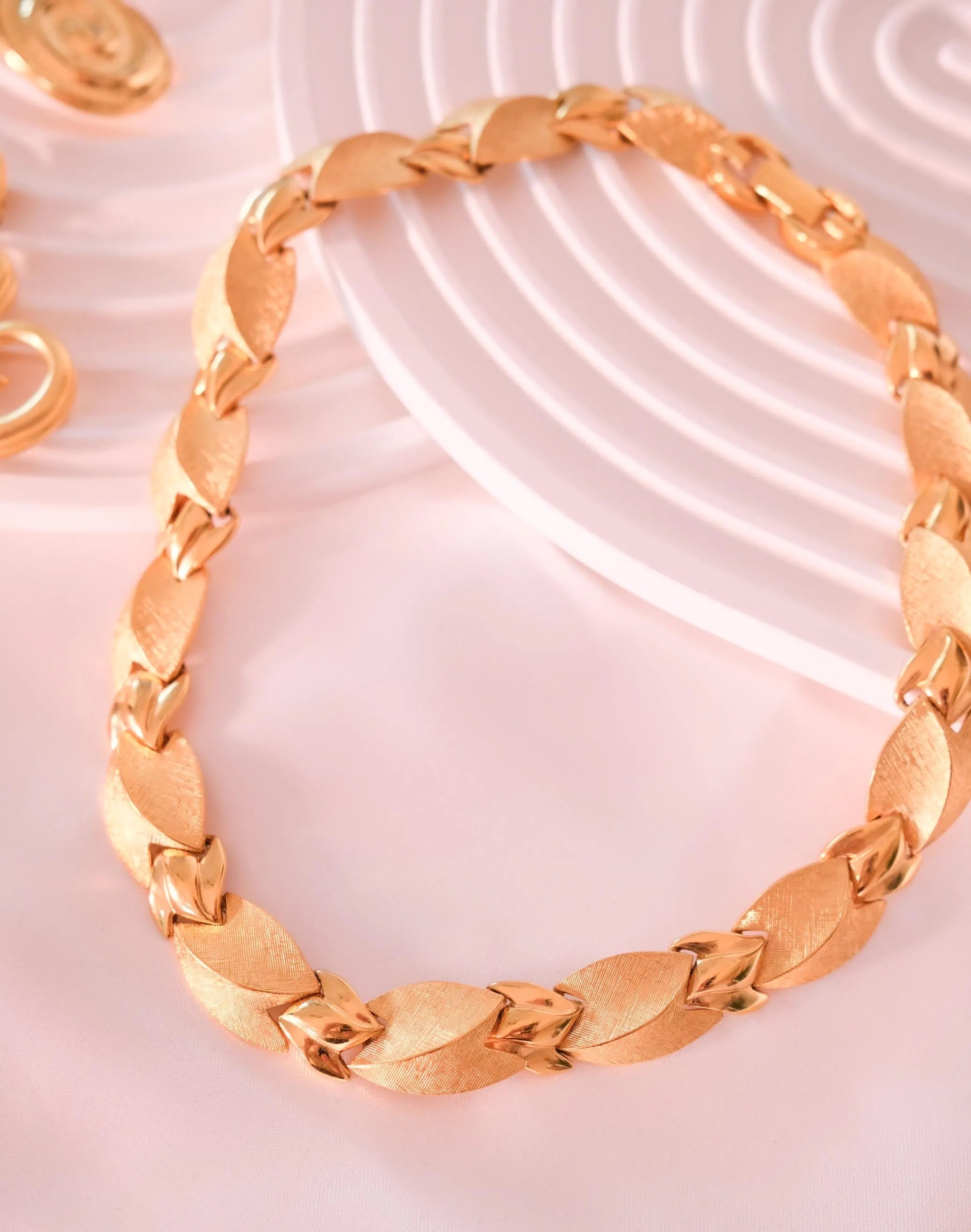 Vintage Givenchy Necklace, Vintage Gold Tone Necklace Leaf Necklace, Vintage Choker Necklace, Jewelry for Women, Gold Chain, Gift for her