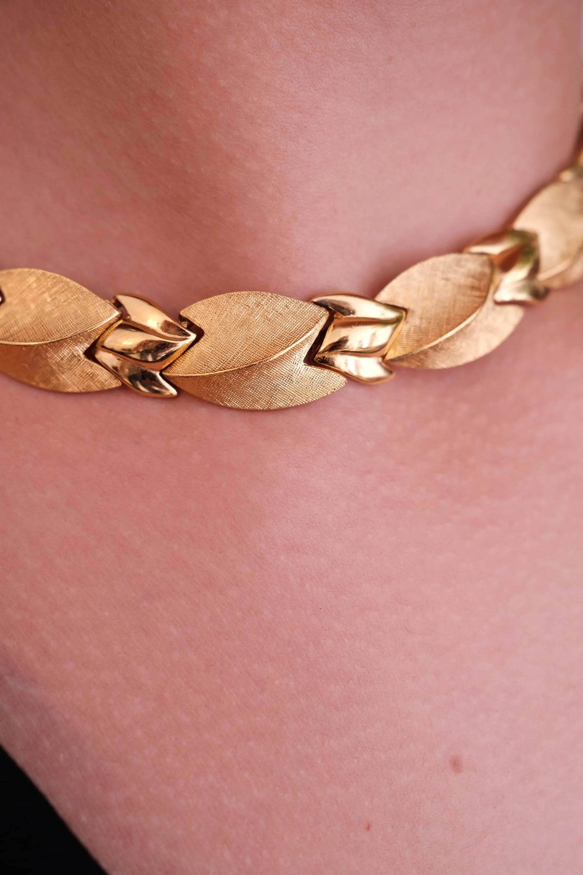 Vintage Givenchy Necklace, Vintage Gold Tone Necklace Leaf Necklace, Vintage Choker Necklace, Jewelry for Women, Gold Chain, Gift for her