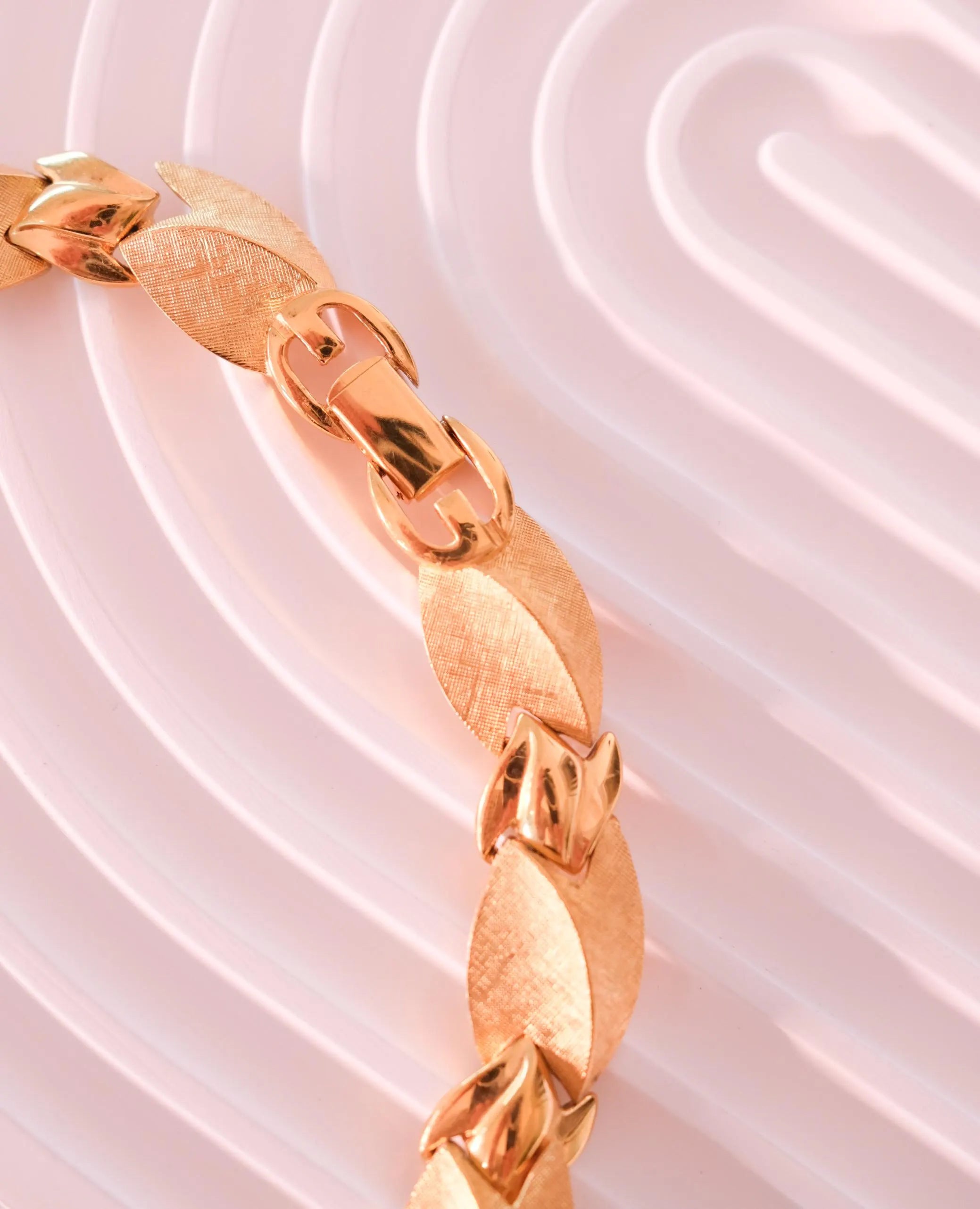 Vintage Givenchy Necklace, Vintage Gold Tone Necklace Leaf Necklace, Vintage Choker Necklace, Jewelry for Women, Gold Chain, Gift for her