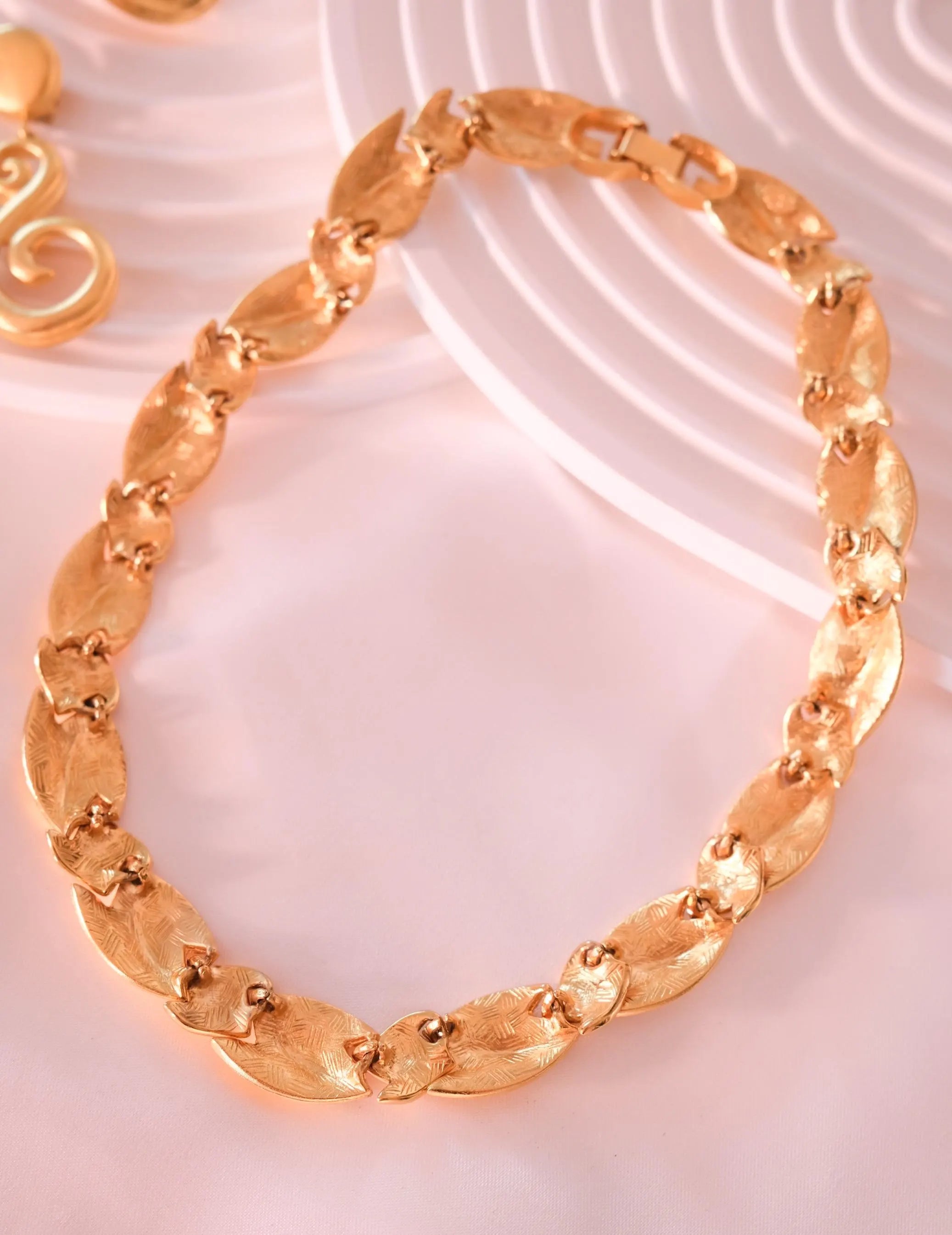 Vintage Givenchy Necklace, Vintage Gold Tone Necklace Leaf Necklace, Vintage Choker Necklace, Jewelry for Women, Gold Chain, Gift for her