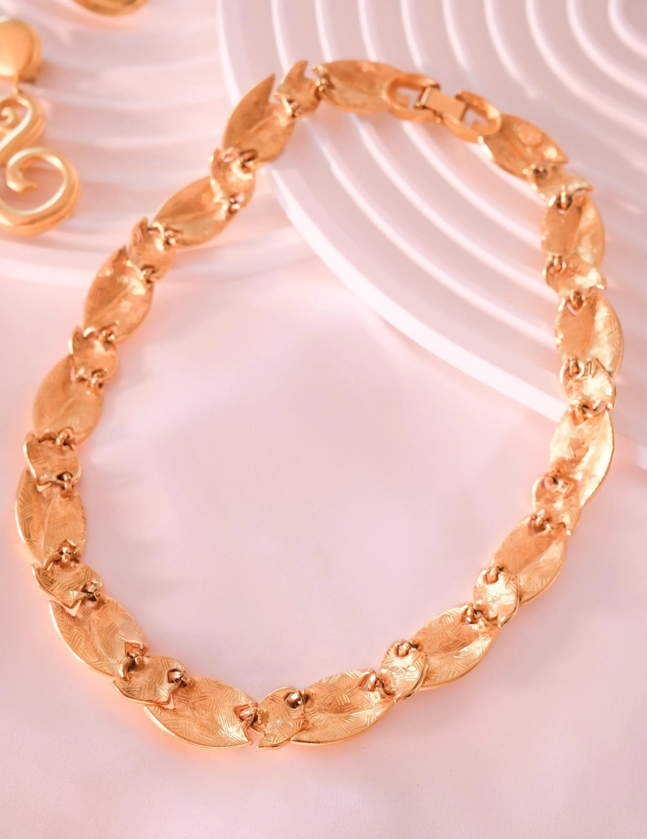 Vintage Givenchy Necklace, Vintage Gold Tone Necklace Leaf Necklace, Vintage Choker Necklace, Jewelry for Women, Gold Chain, Gift for her