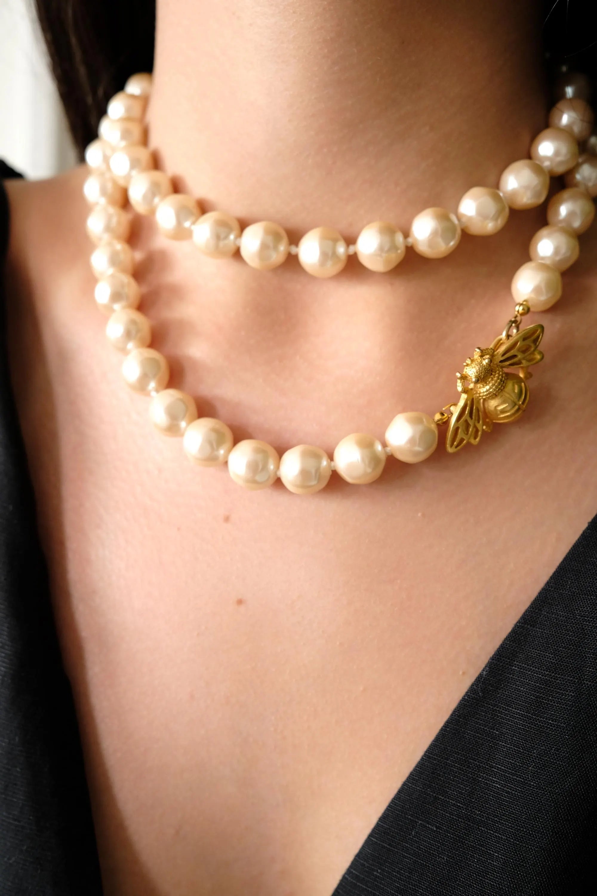 Vintage Givenchy Necklace, Charm Necklace Gold, Givenchy Charm Bee, Designer High End Jewelry ,80s Vintage, Choker necklace, Pearl Necklace