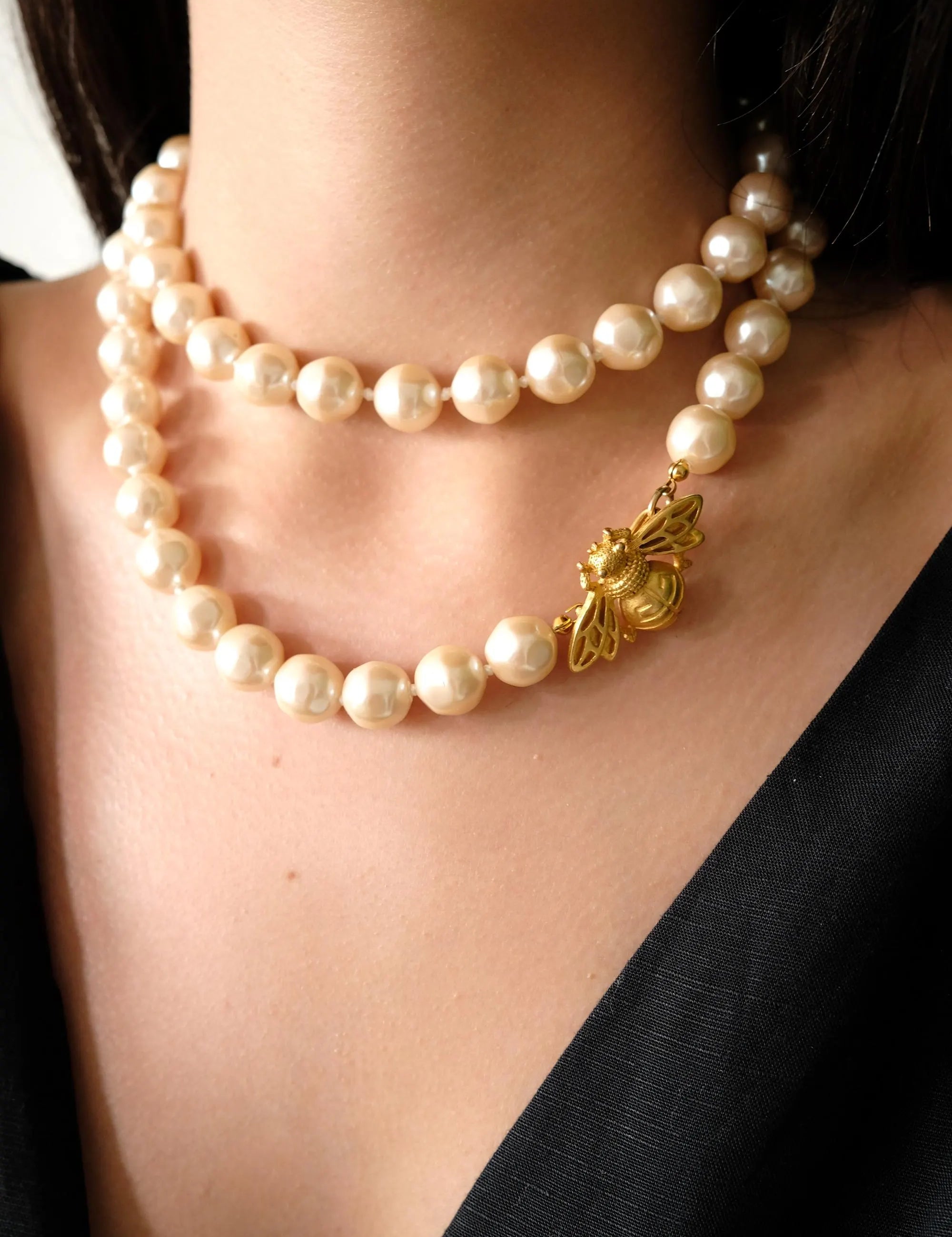 Vintage Givenchy Necklace, Charm Necklace Gold, Givenchy Charm Bee, Designer High End Jewelry ,80s Vintage, Choker necklace, Pearl Necklace