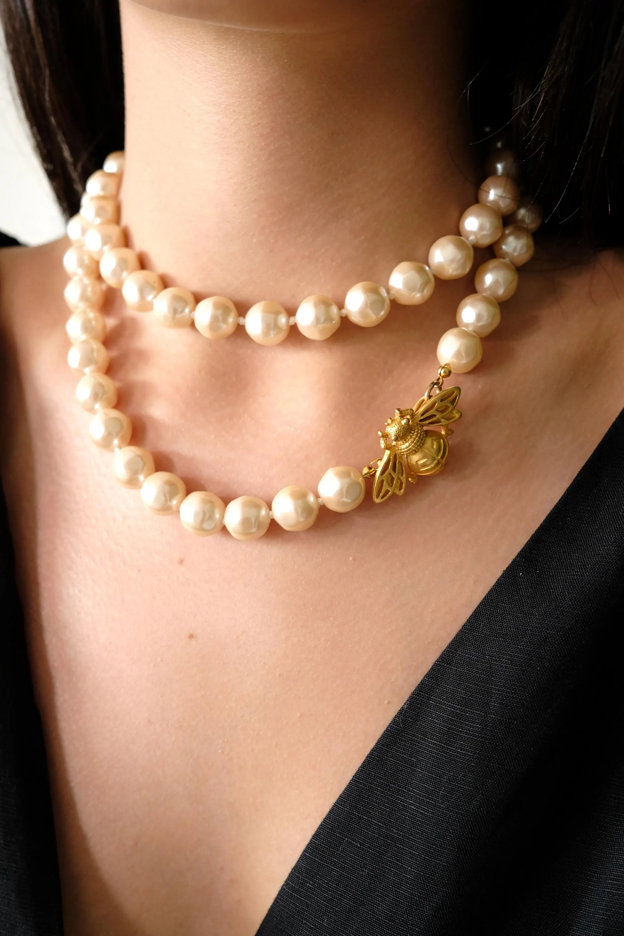 Vintage Givenchy Necklace, Charm Necklace Gold, Givenchy Charm Bee, Designer High End Jewelry ,80s Vintage, Choker necklace, Pearl Necklace