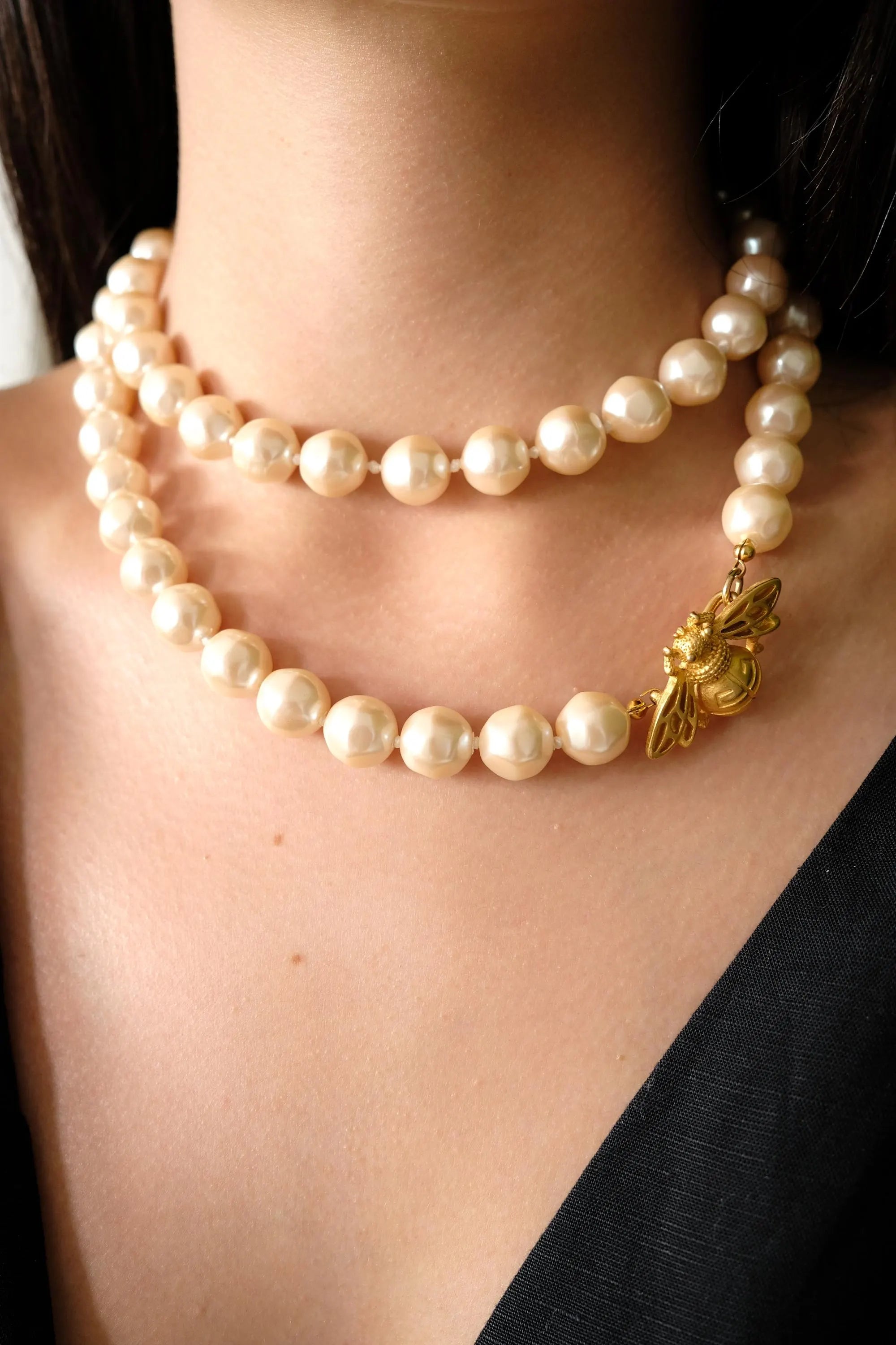 Vintage Givenchy Necklace, Charm Necklace Gold, Givenchy Charm Bee, Designer High End Jewelry ,80s Vintage, Choker necklace, Pearl Necklace