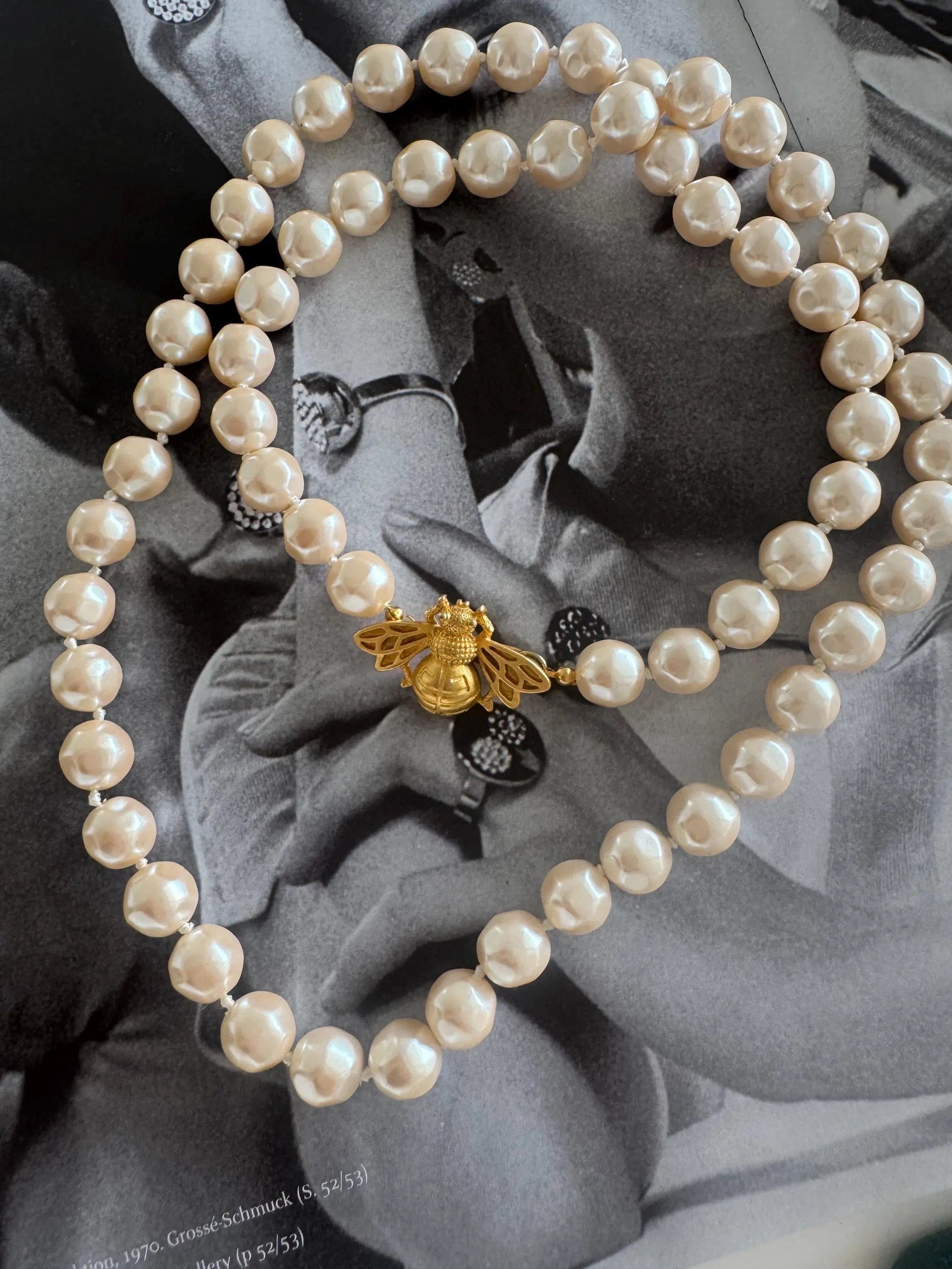 Vintage Givenchy Necklace, Charm Necklace Gold, Givenchy Charm Bee, Designer High End Jewelry ,80s Vintage, Choker necklace, Pearl Necklace