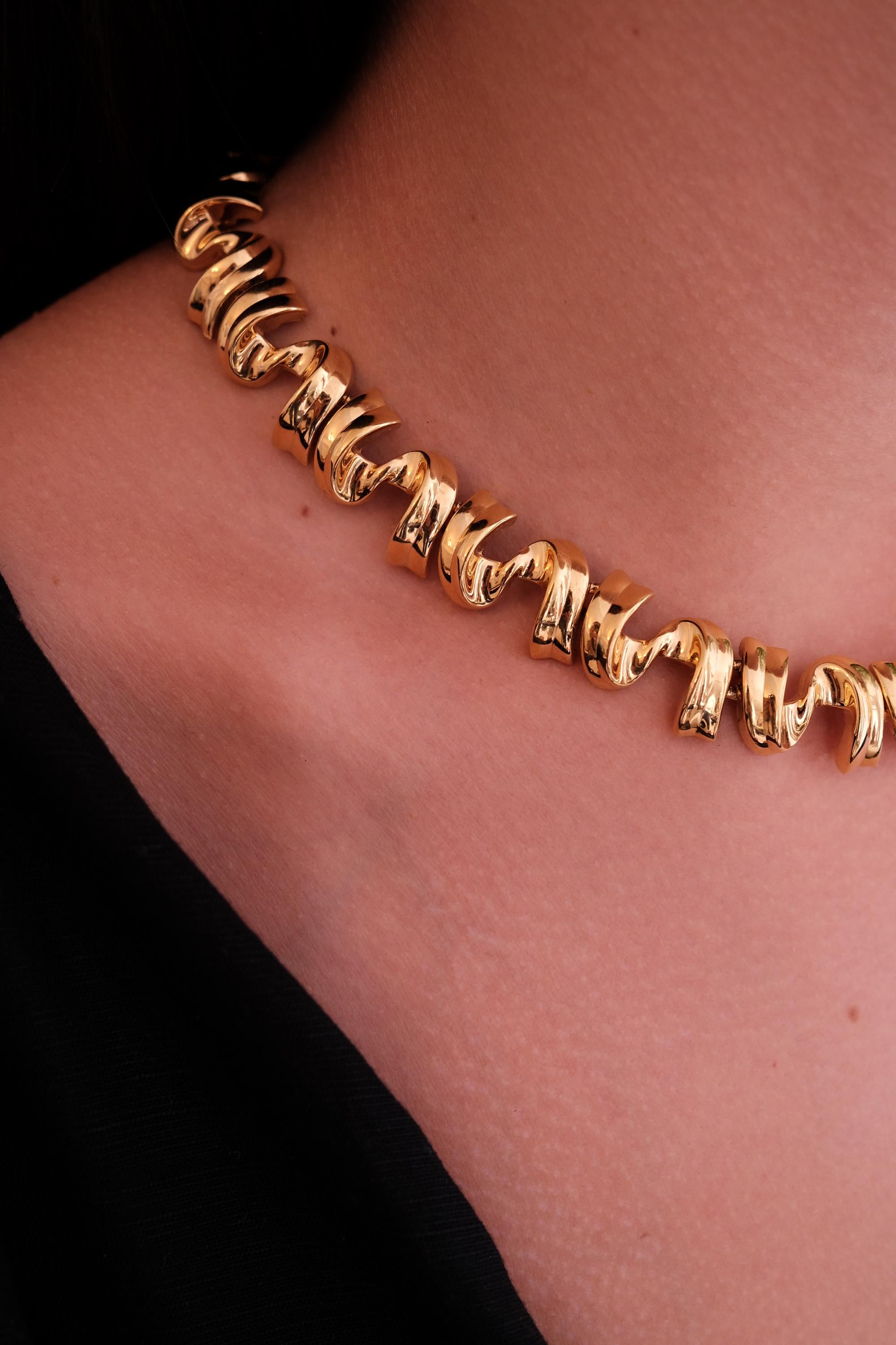 Vintage Gold Tone Choker Necklace Charm Excellent vintage condition