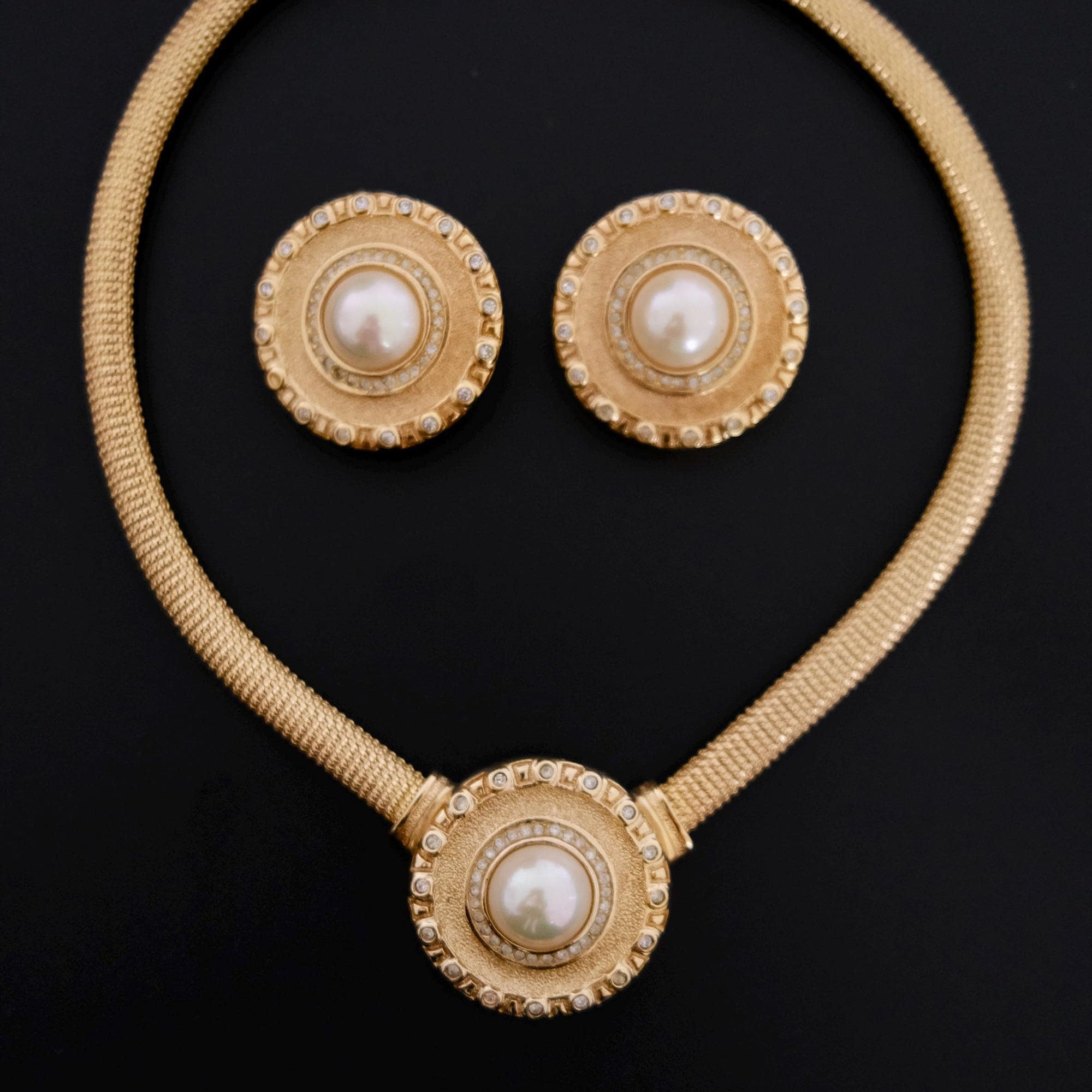 Vintage Grosse 1990 CHC gold-plated necklace and clip-on earrings set with faux pearls and rhinestones
