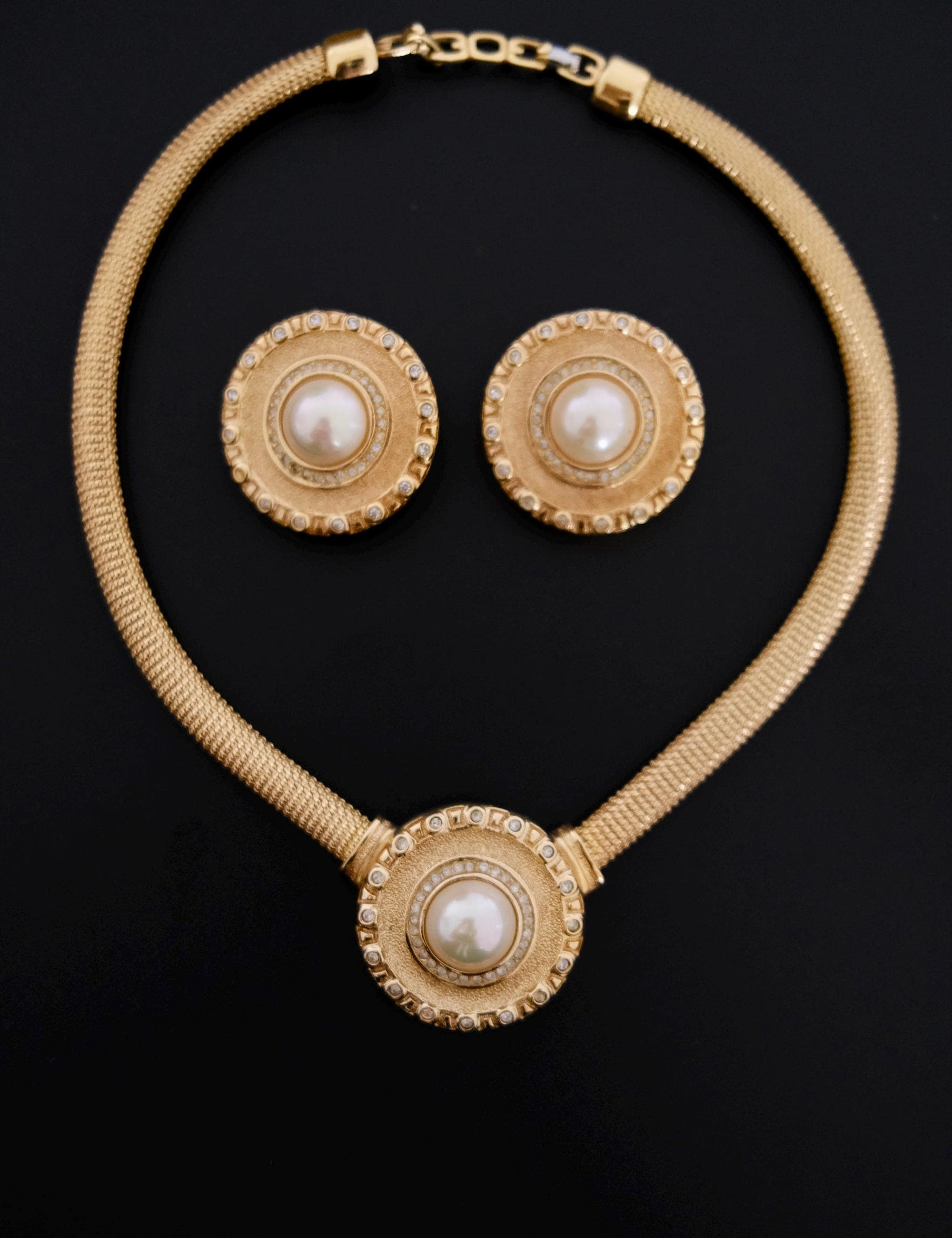 Vintage Grosse 1990 CHC gold-plated necklace and clip-on earrings set with faux pearls and rhinestones
