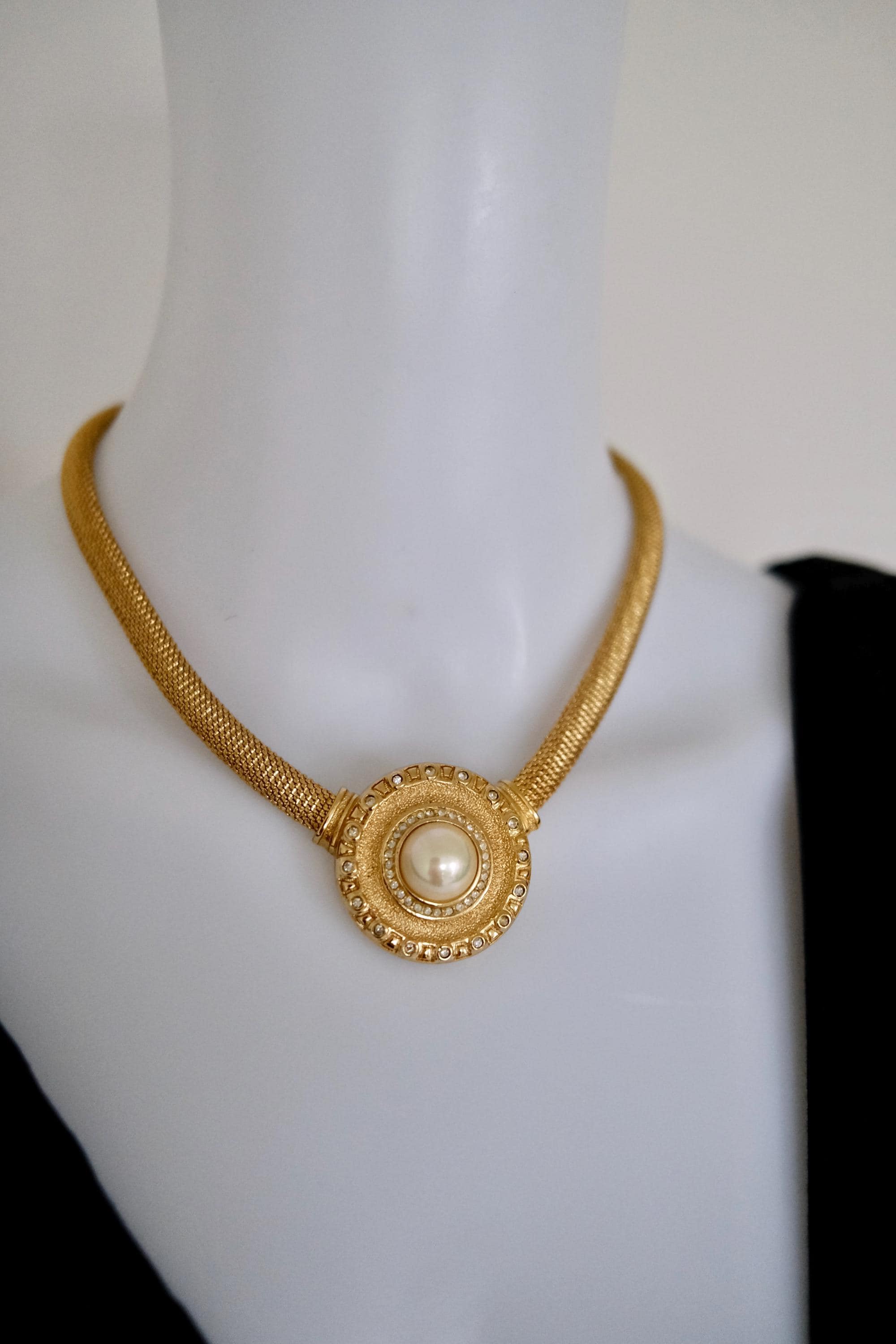 Vintage Grosse 1990 CHC gold-plated necklace and clip-on earrings set with faux pearls and rhinestones