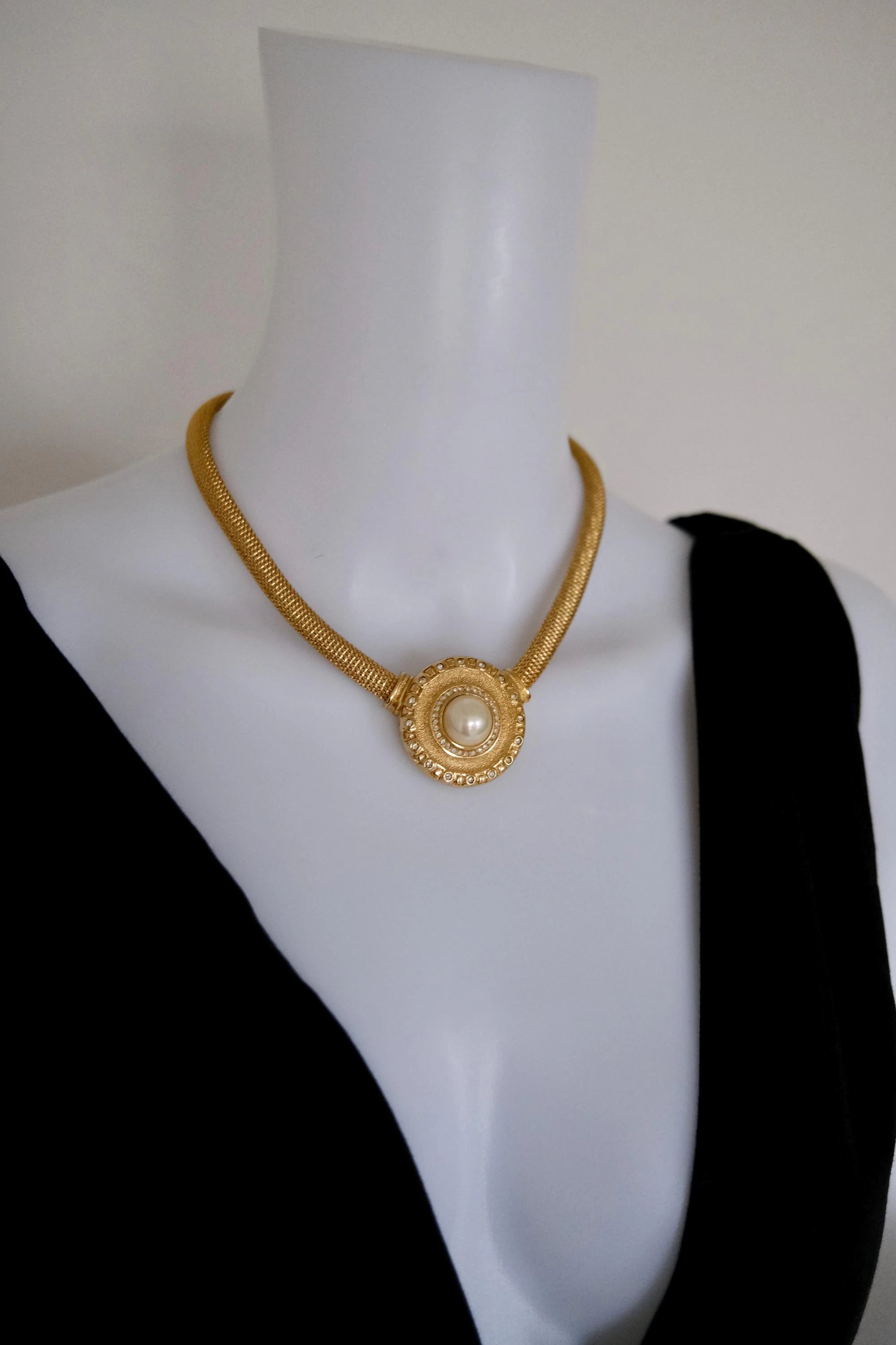 Vintage Grosse 1990 CHC gold-plated necklace and clip-on earrings set with faux pearls and rhinestones