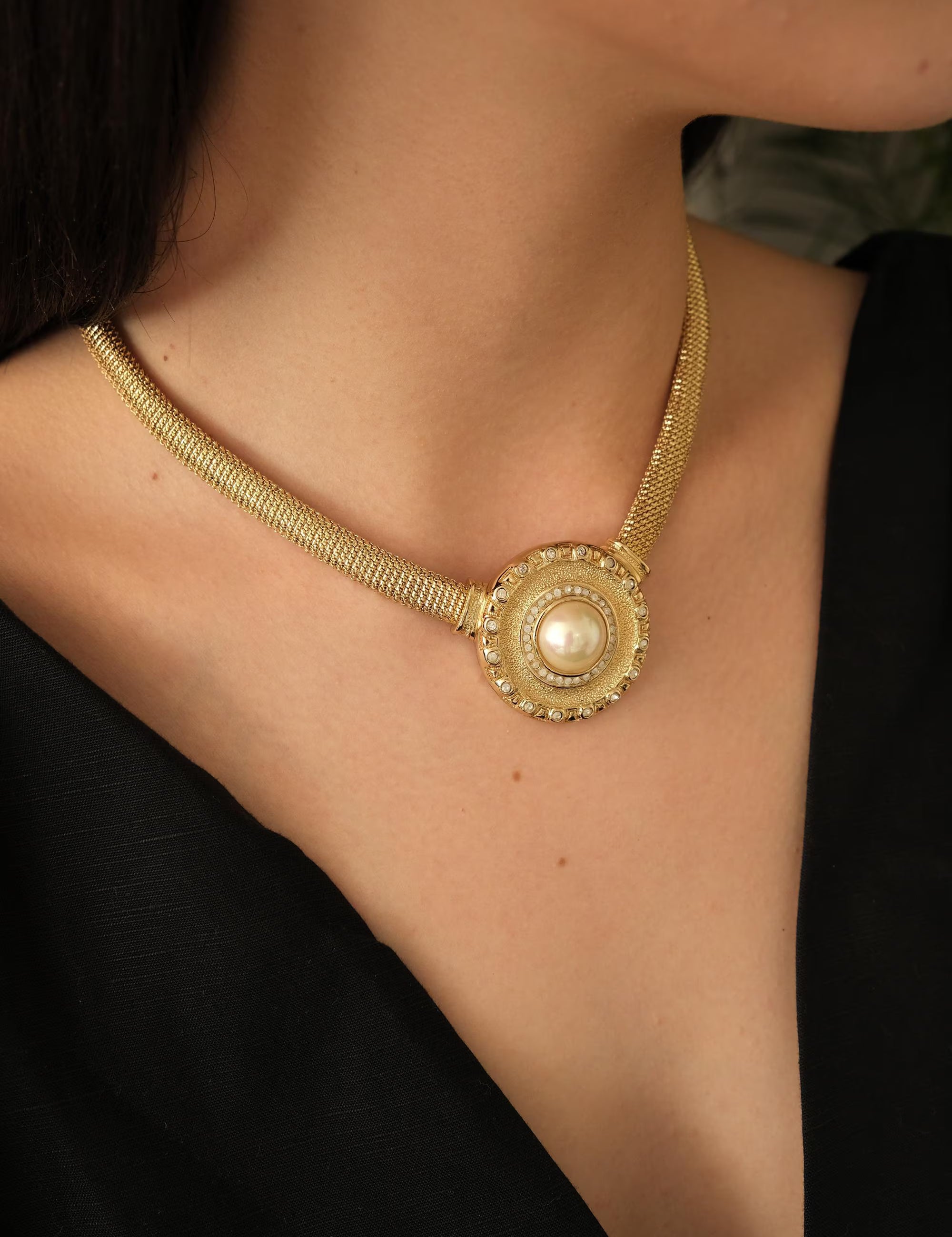 Vintage Grosse 1990 CHC gold-plated necklace and clip-on earrings set with faux pearls and rhinestones