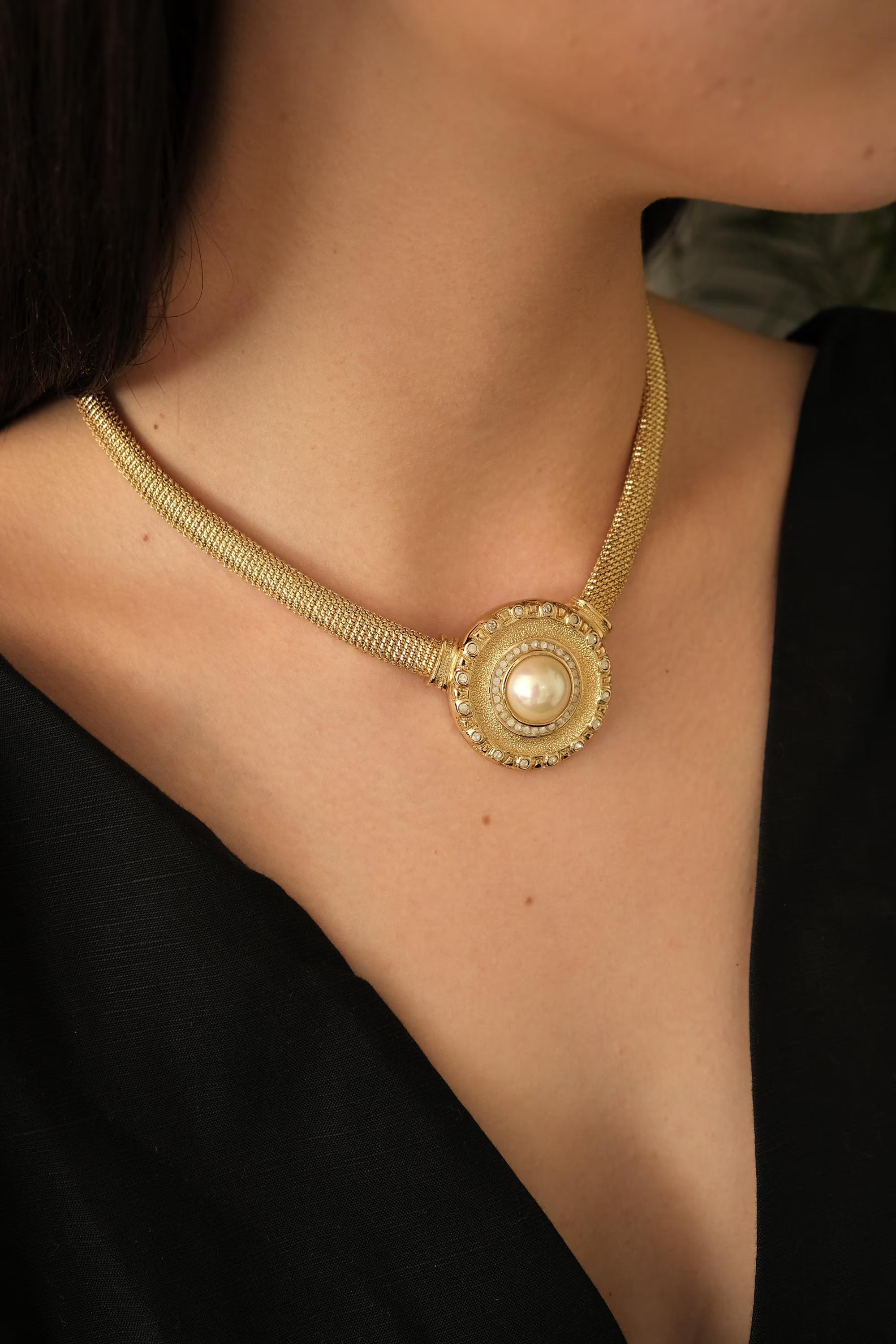 Vintage Grosse 1990 CHC gold-plated necklace and clip-on earrings set with faux pearls and rhinestones