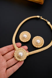 Vintage Grosse 1990 CHC gold-plated necklace and clip-on earrings set with faux pearls and rhinestones