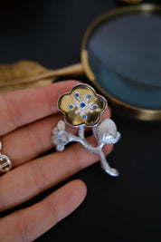 Vintage KENZO flower brooch measuring approximately 5 cm long and 3 cm wide