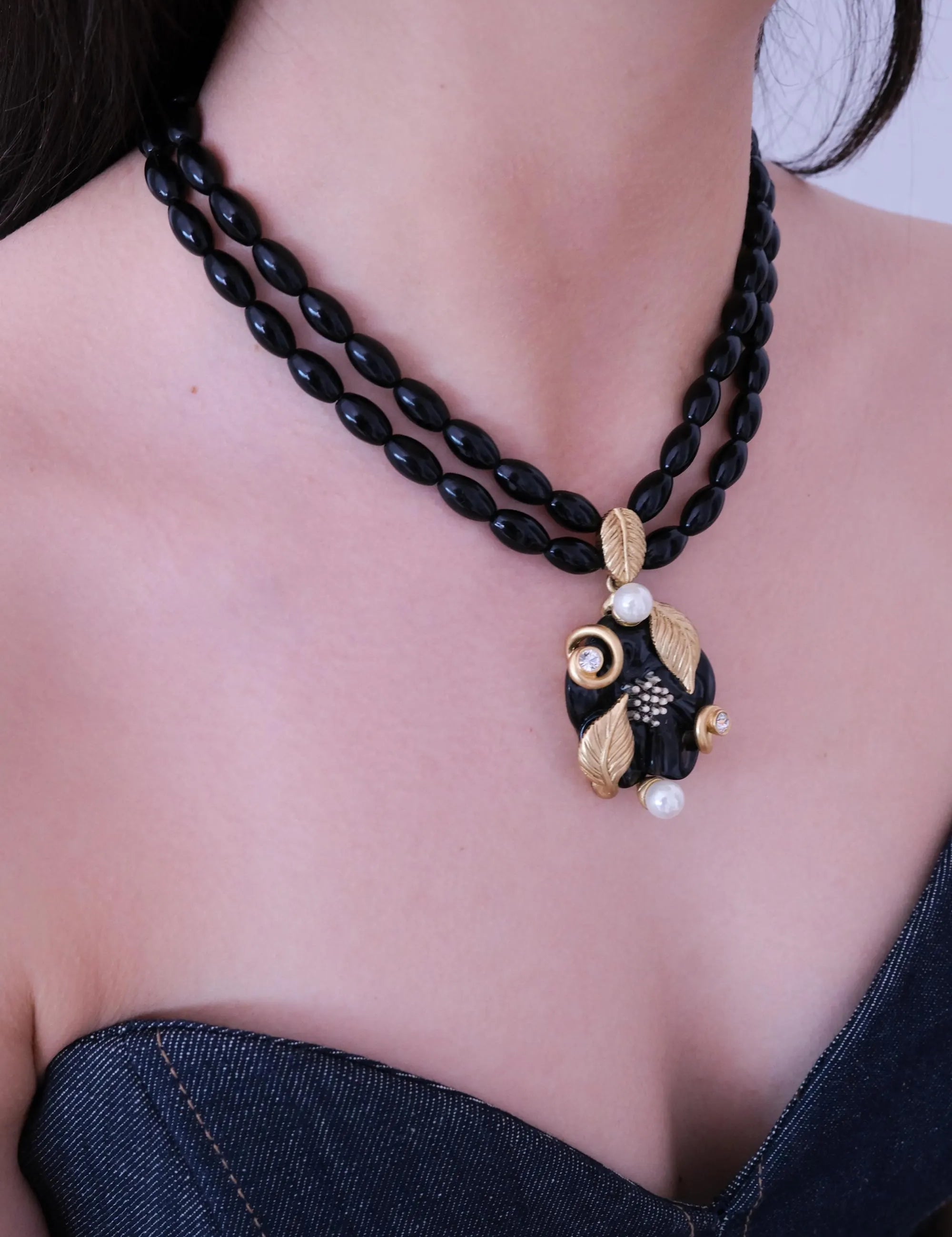 Elegant vintage Nina Ricci black glass bead choker necklace gold leaf pearl pendant luxury