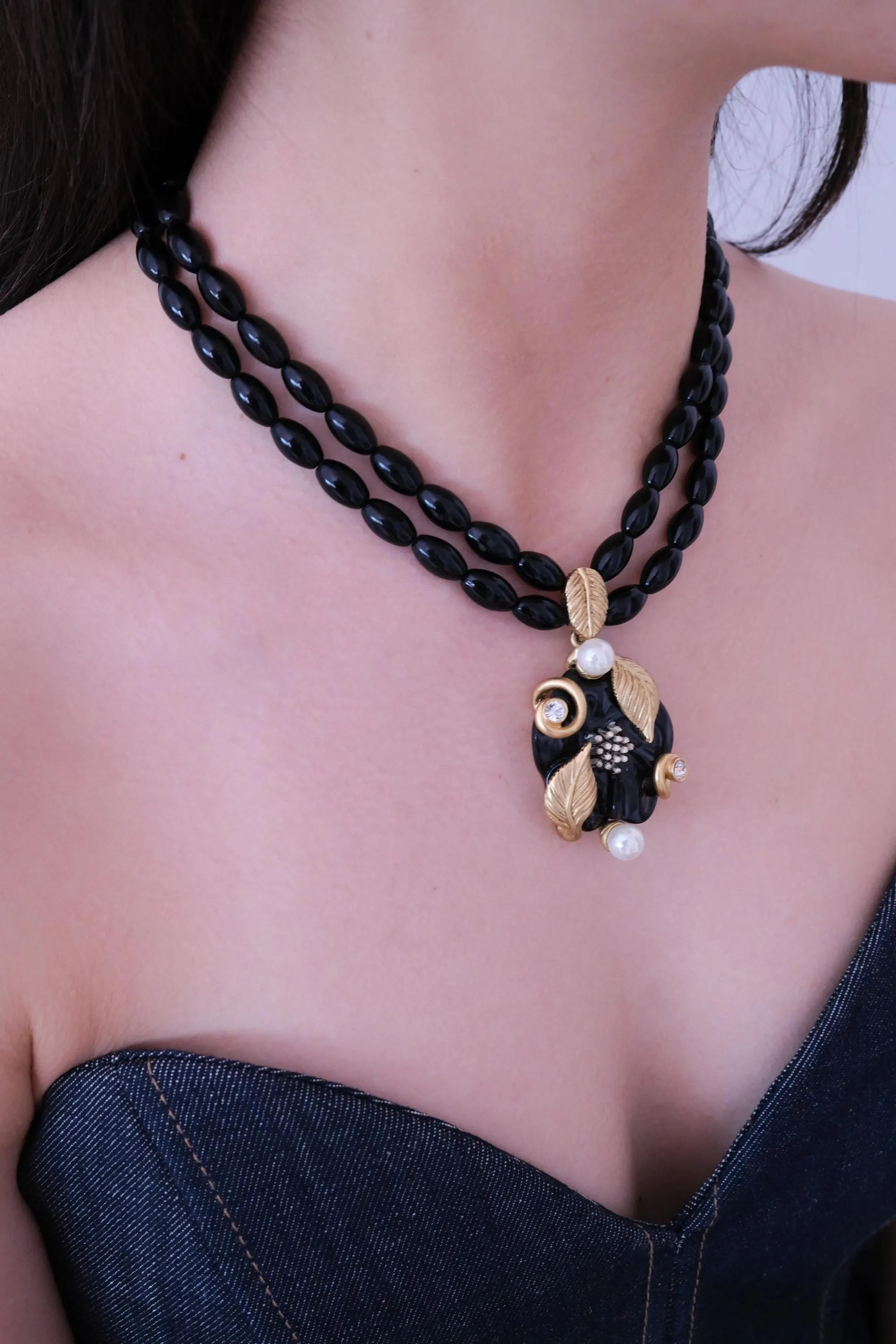 Elegant vintage Nina Ricci black glass bead choker necklace gold leaf pearl pendant luxury