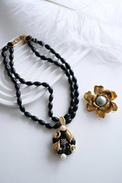 Vintage Nina Ricci necklace designer luxury jewelry refined detail