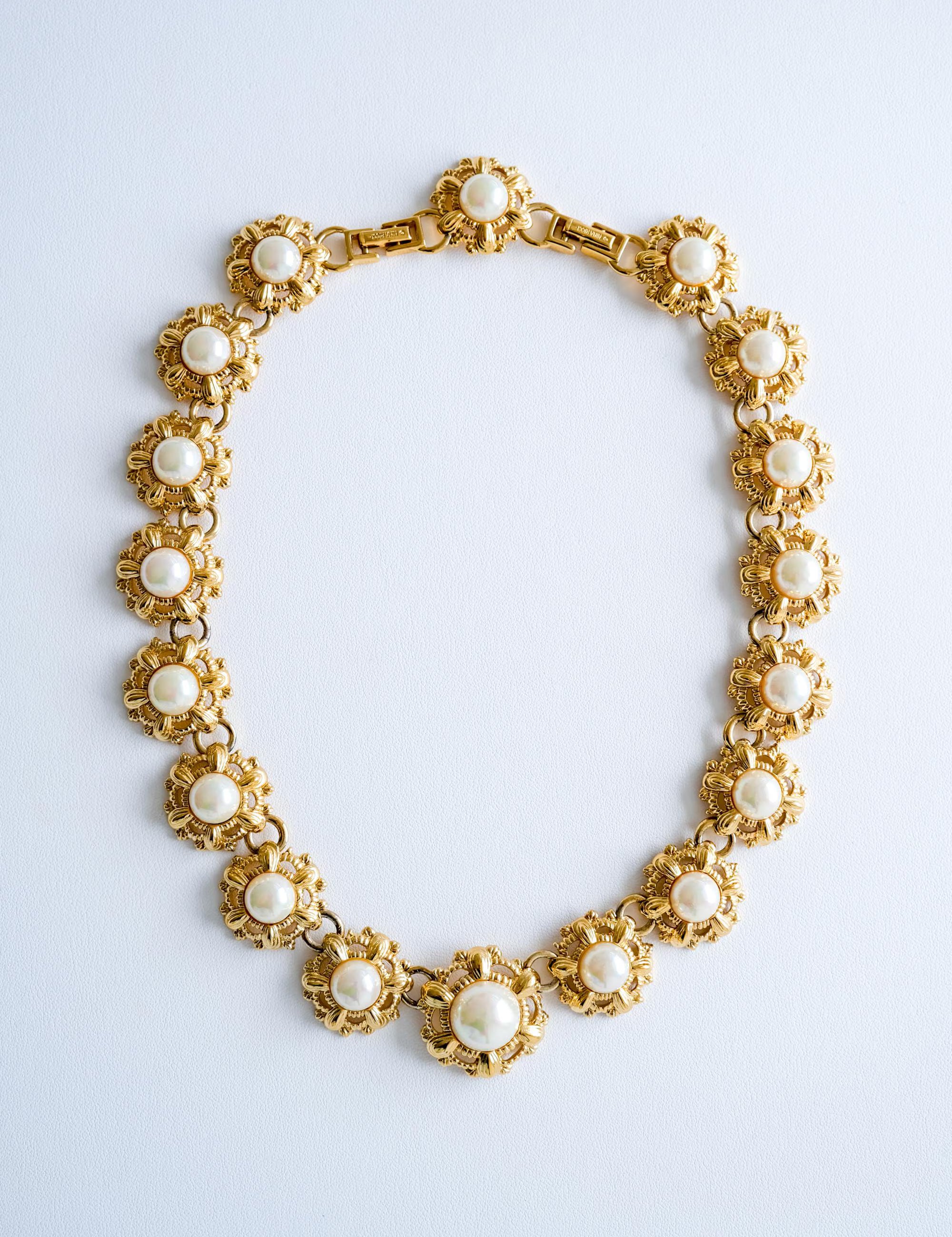 Elegant vintage Nina Ricci gold floral faux pearl choker refined Parisian luxury