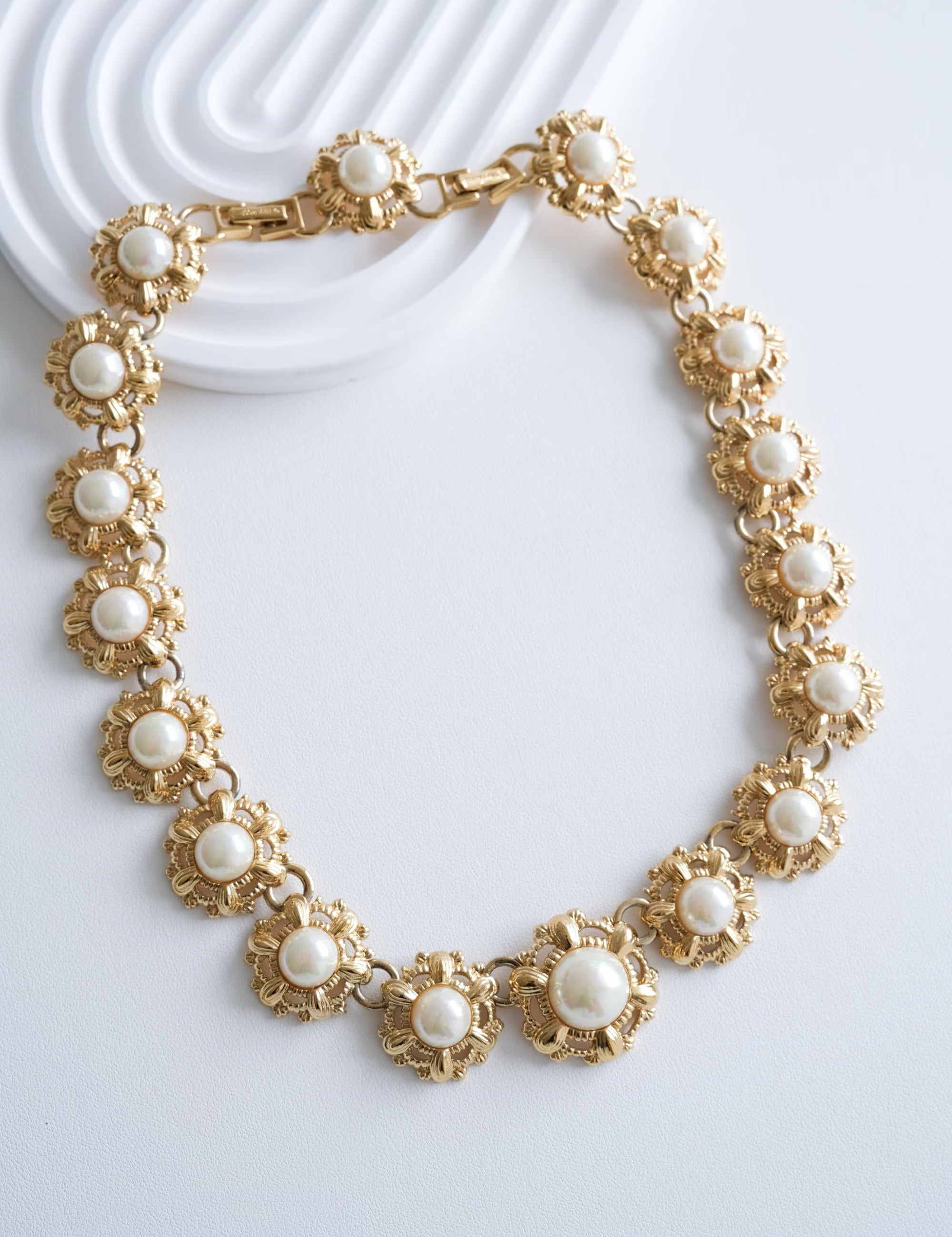 Elegant vintage Nina Ricci gold floral faux pearl choker refined Parisian luxury