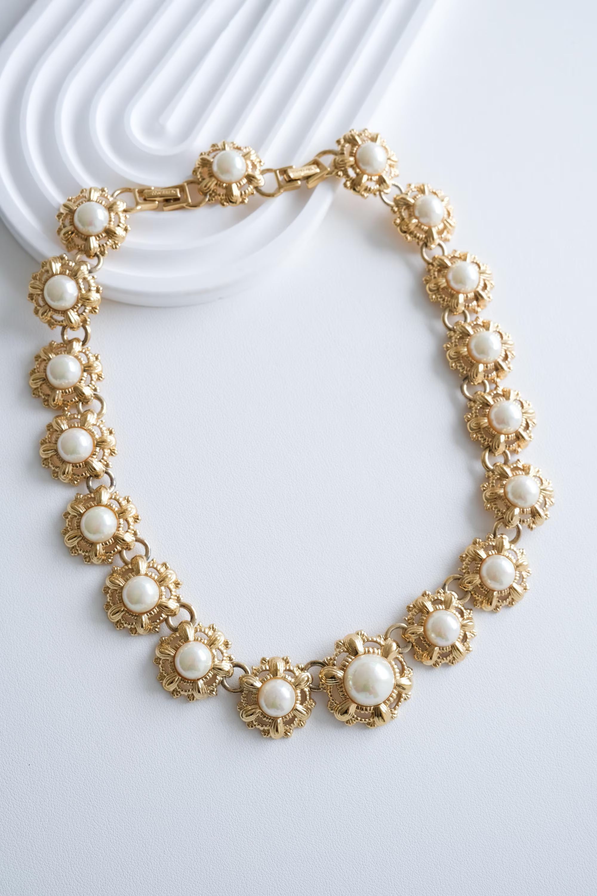 Elegant vintage Nina Ricci gold floral faux pearl choker refined Parisian luxury