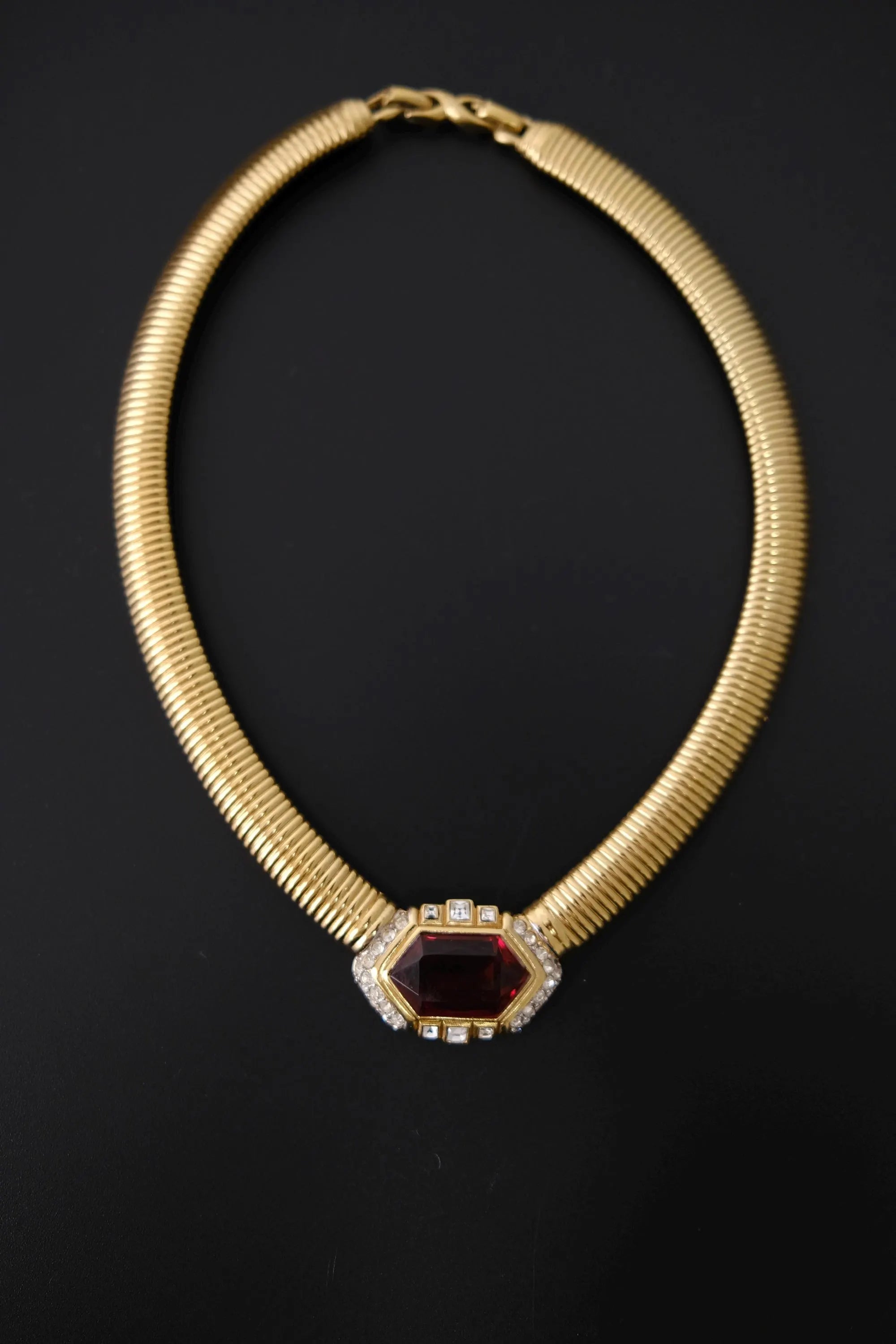 Vintage Nina Ricci Tubogas collar necklace measuring approximately 39 cm long with a 3.5 cm wide centerpiece