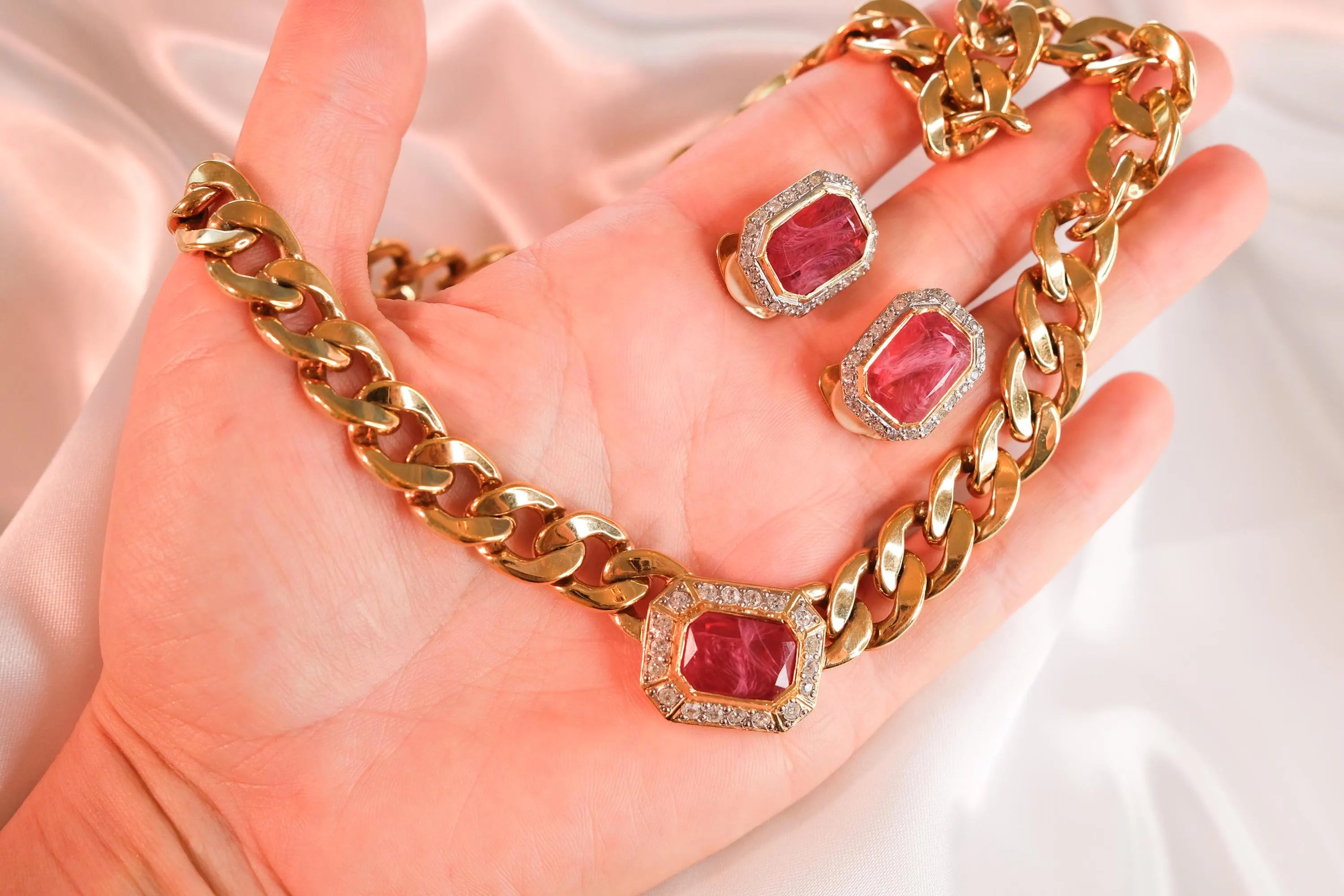 Vintage Vogue bijoux Necklace, Choker Necklace Gold, Jewelry Sets, Pave necklace Ruby Charm, Runway choker, haute couture necklace Beautiful