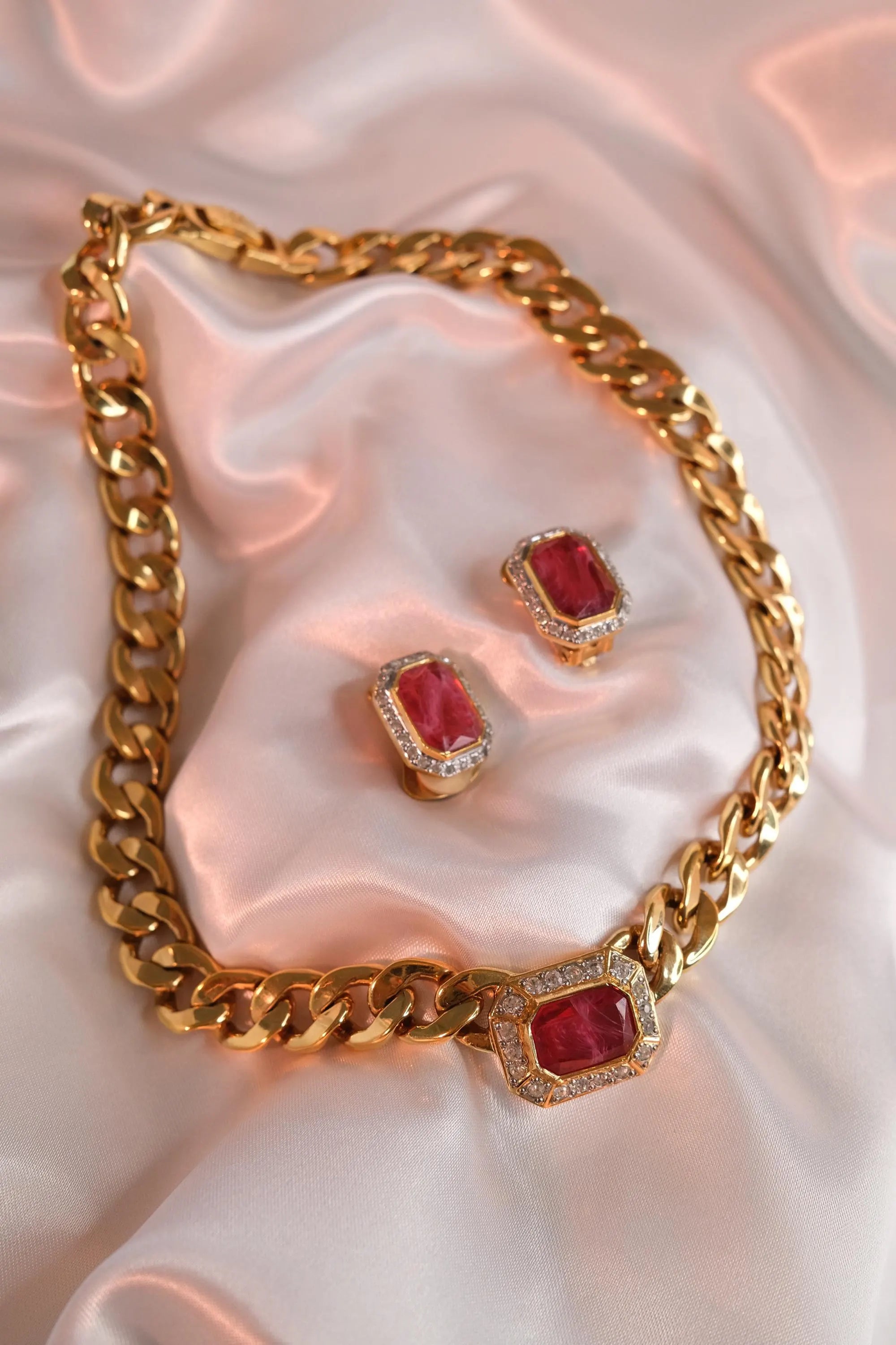 Vintage Vogue bijoux Necklace, Choker Necklace Gold, Jewelry Sets, Pave necklace Ruby Charm, Runway choker, haute couture necklace Beautiful