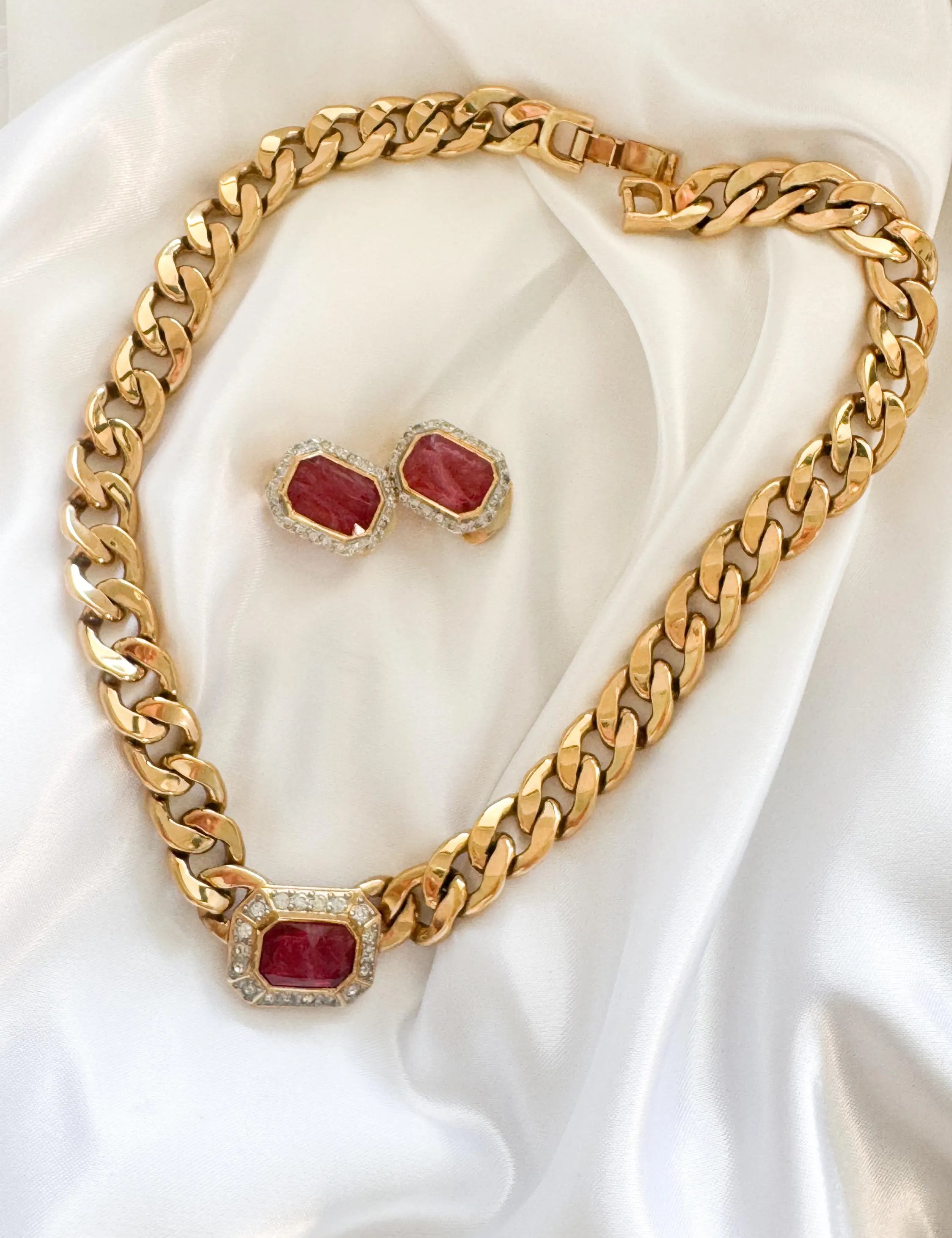 Vintage Vogue bijoux Necklace, Choker Necklace Gold, Jewelry Sets, Pave necklace Ruby Charm, Runway choker, haute couture necklace Beautiful