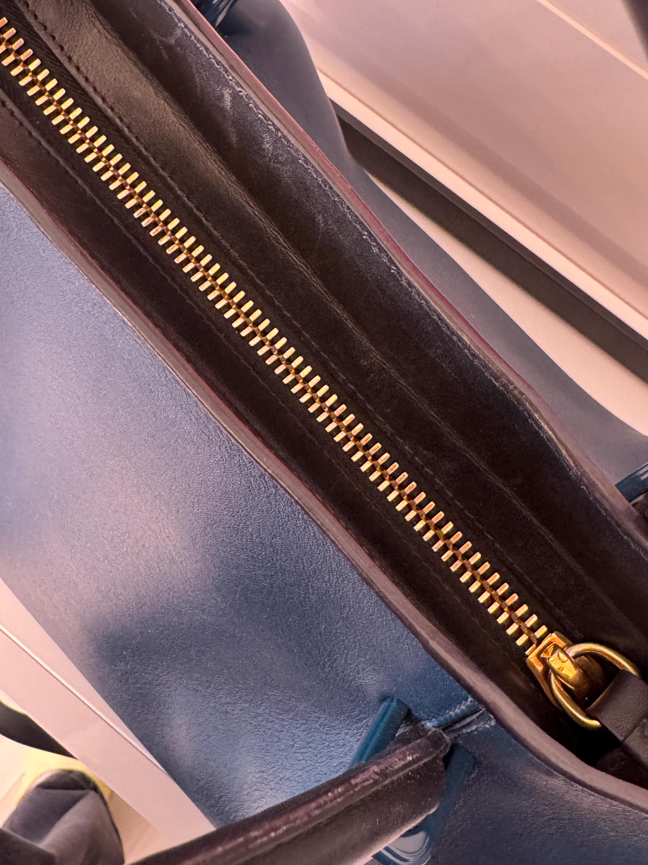 Vintage Nina Ricci Marche tote bag, medium size, dark blue leather and suede, navy, made in Italy