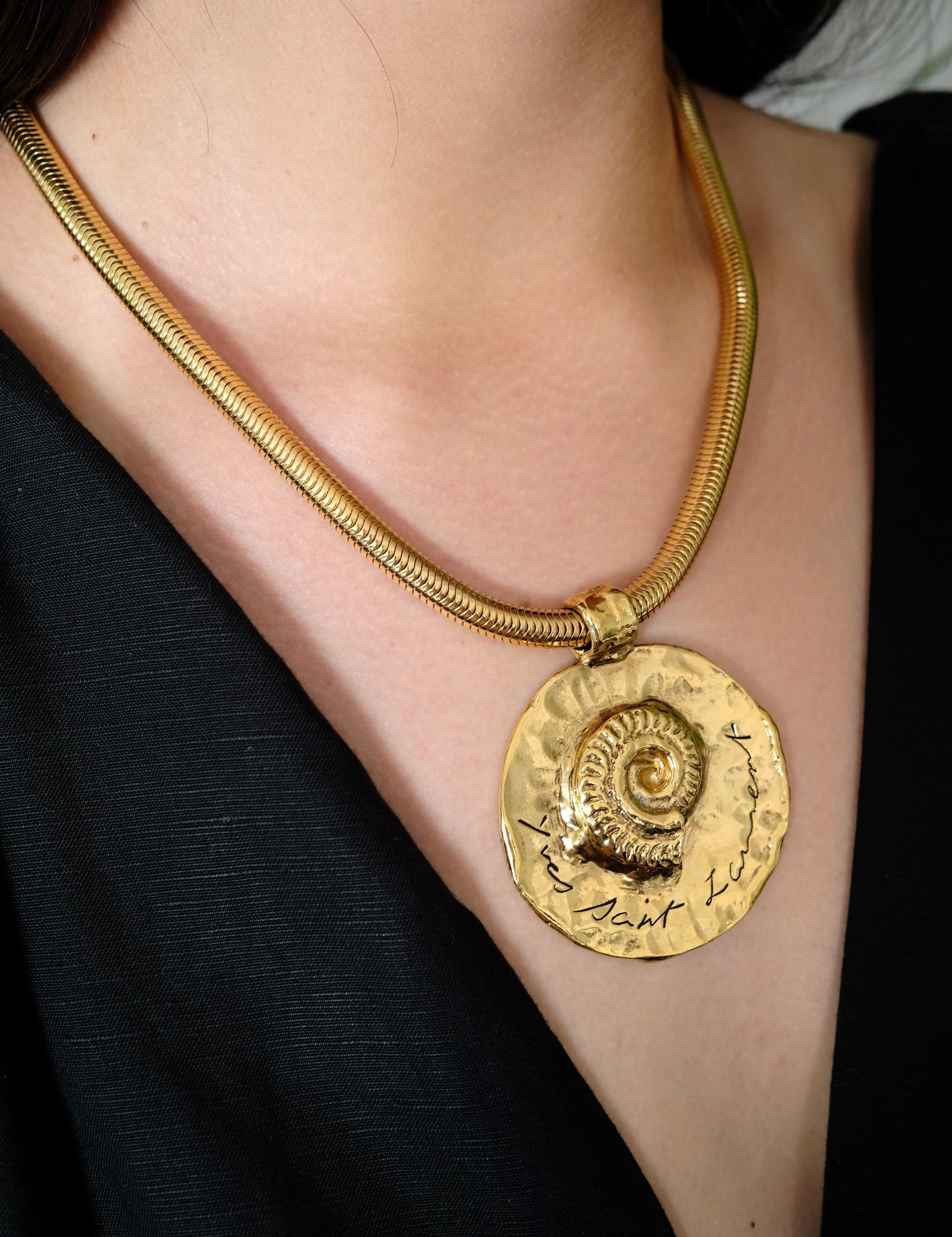 Vintage Yves Saint Laurent  Necklace Shell Ysl choker Yves Saint Laurent, Gold Tone Necklace, Necklace Charms, ocean jewelry, Gift for her