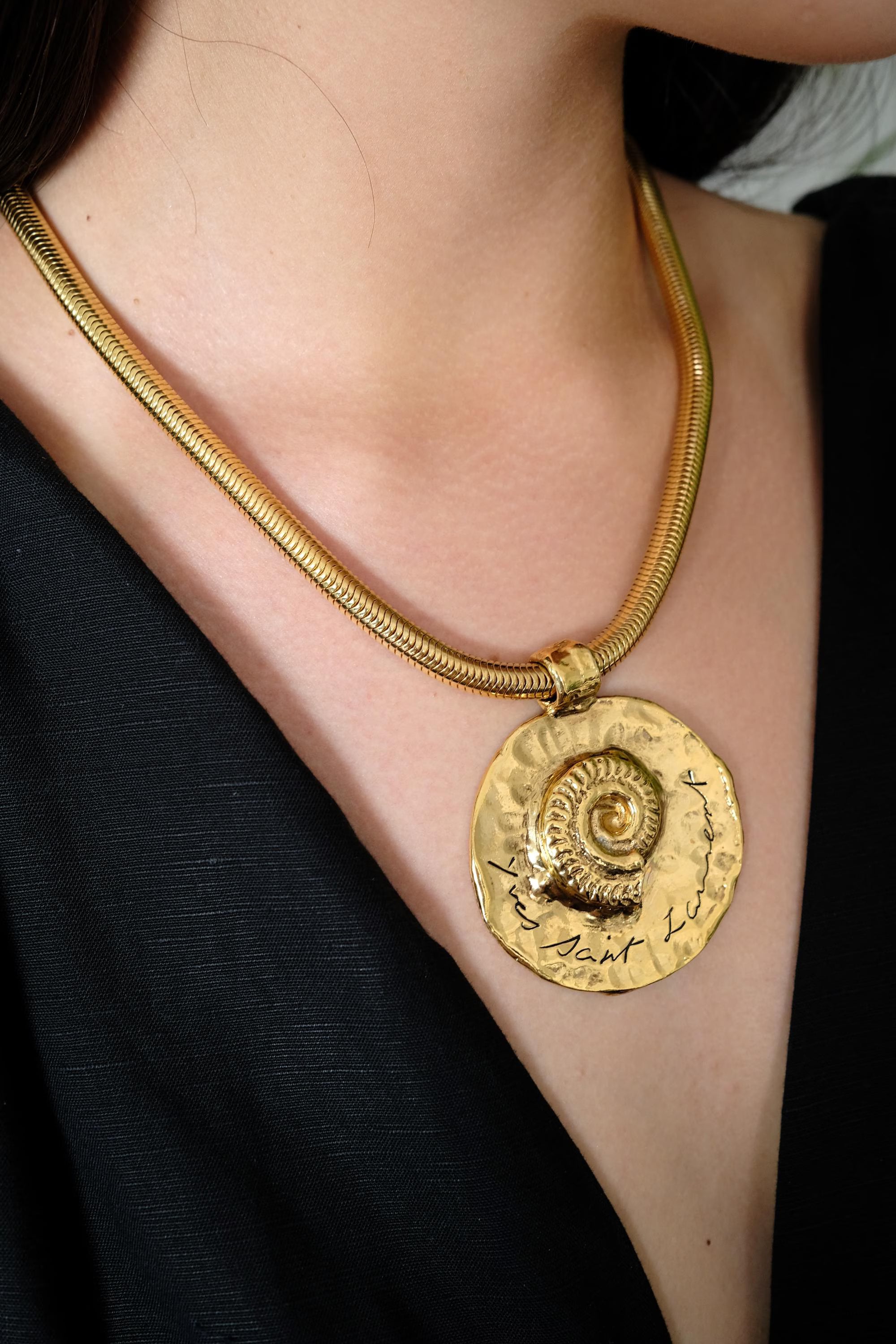 Vintage Yves Saint Laurent  Necklace Shell Ysl choker Yves Saint Laurent, Gold Tone Necklace, Necklace Charms, ocean jewelry, Gift for her