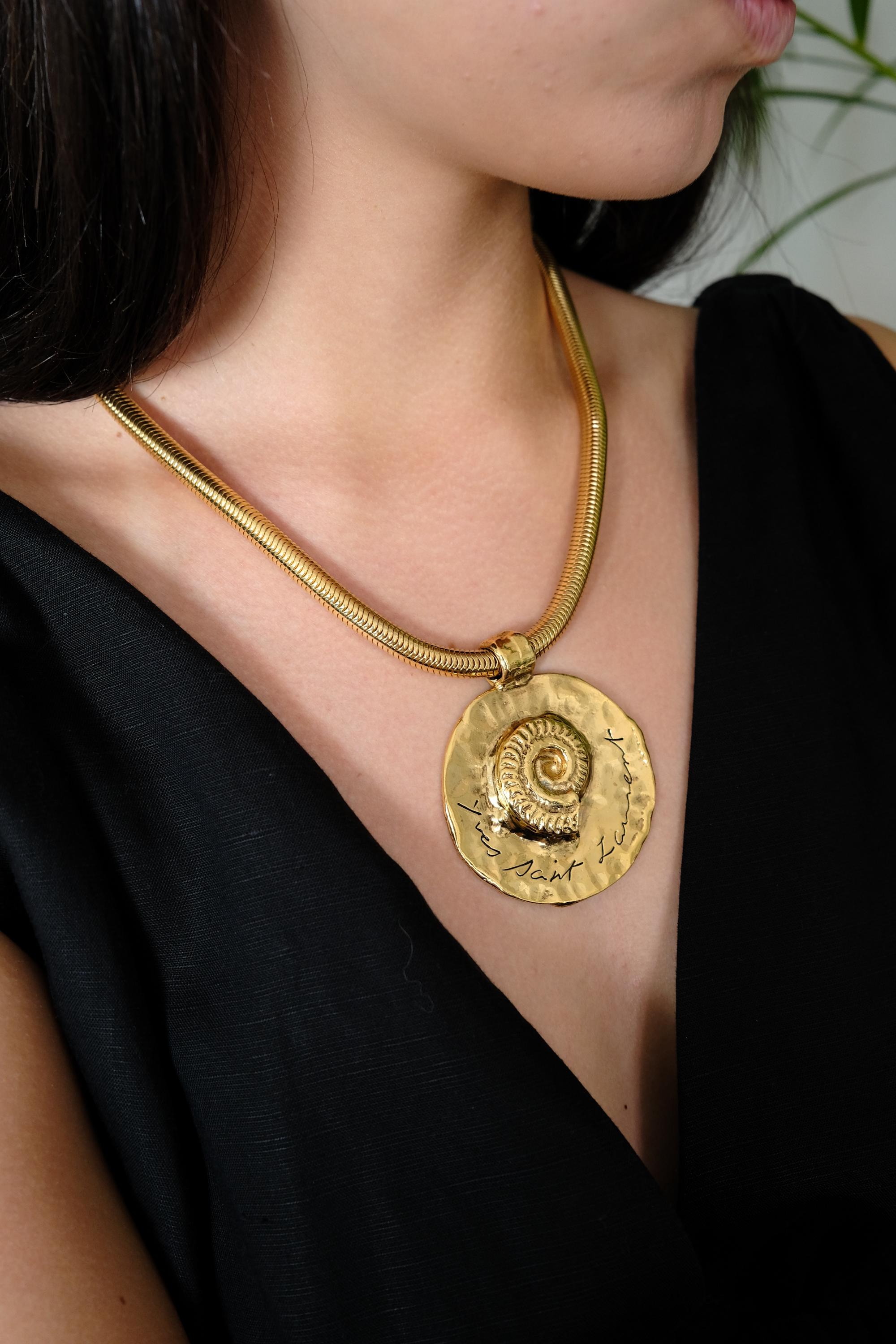 Vintage Yves Saint Laurent  Necklace Shell Ysl choker Yves Saint Laurent, Gold Tone Necklace, Necklace Charms, ocean jewelry, Gift for her