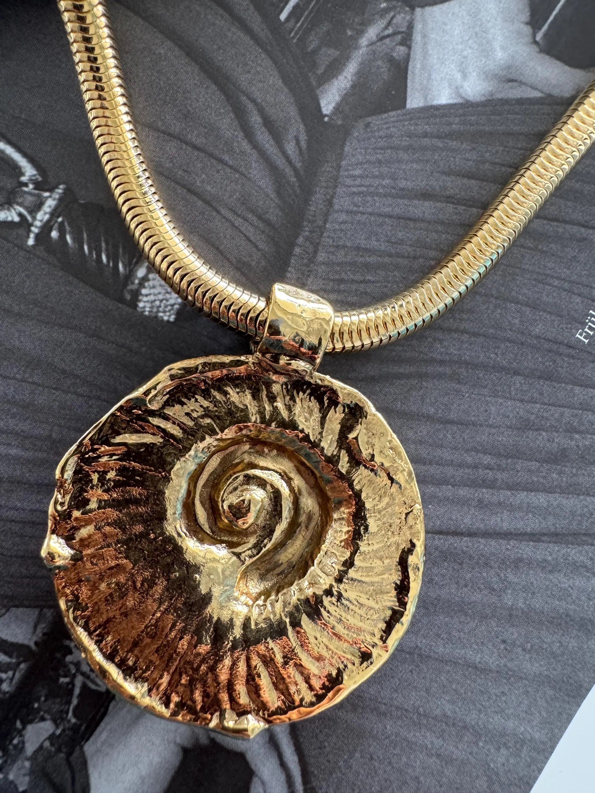 Vintage Yves Saint Laurent  Necklace Shell Ysl choker Yves Saint Laurent, Gold Tone Necklace, Necklace Charms, ocean jewelry, Gift for her