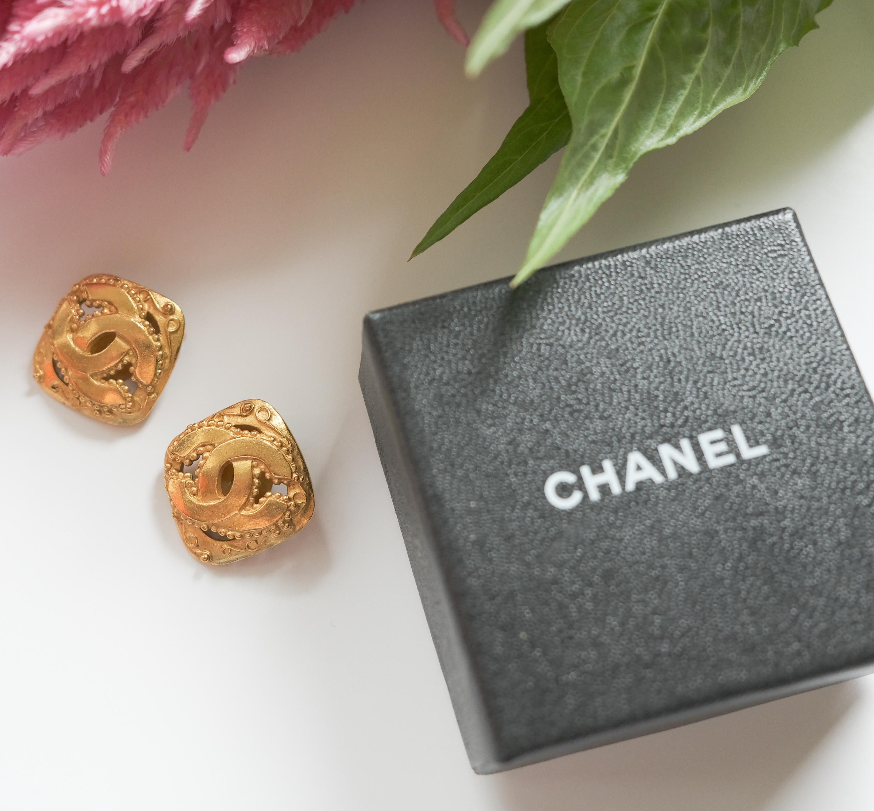 Vintage Chanel Earrings, Gold Tone Earrings, Made in France, Chanel CC Logo, Vintage Earrings, Clip on Earrings, Vintage Jewelry Gold