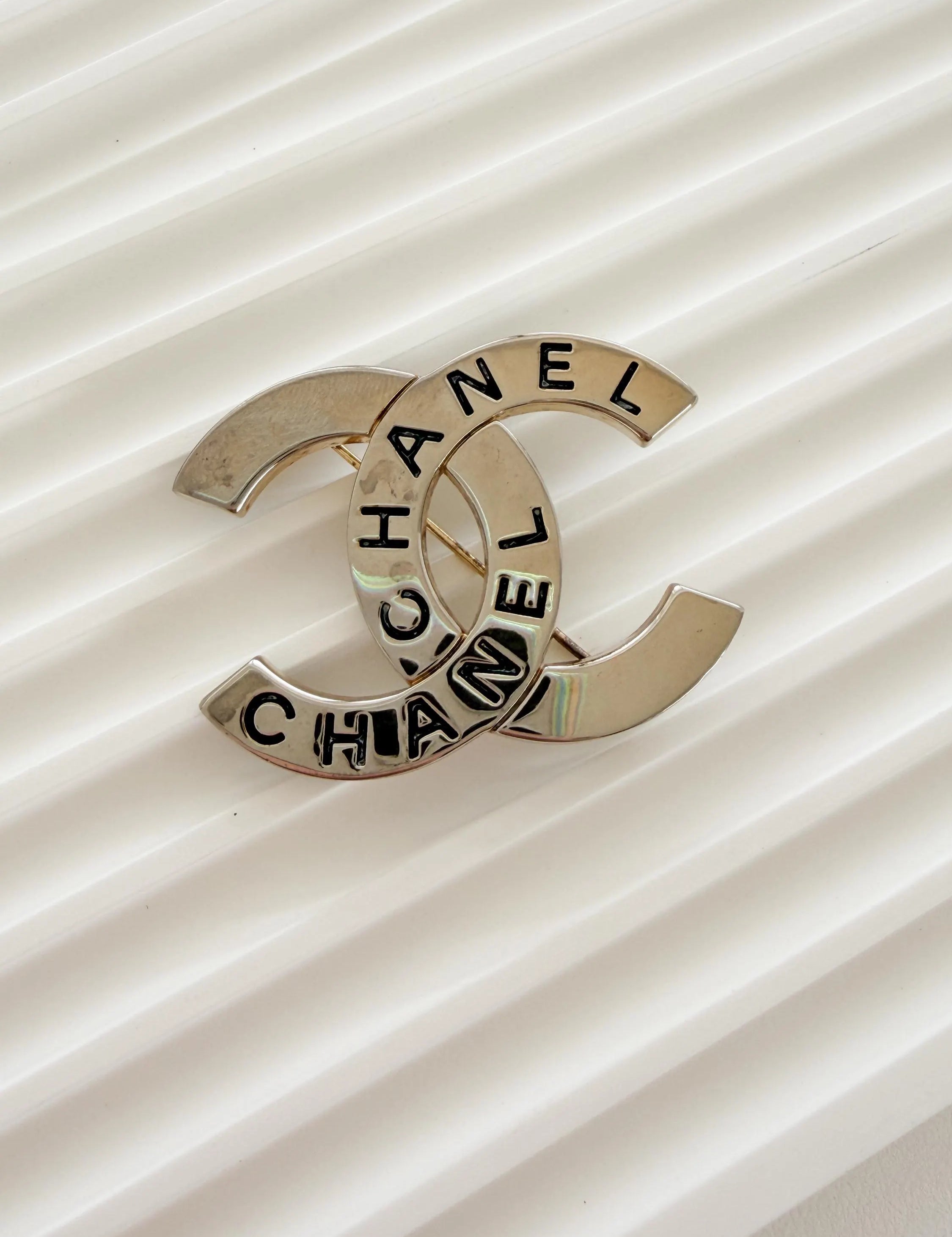 Authentic Chanel vintage CC brooch 98P champagne gold Made in France iconic design