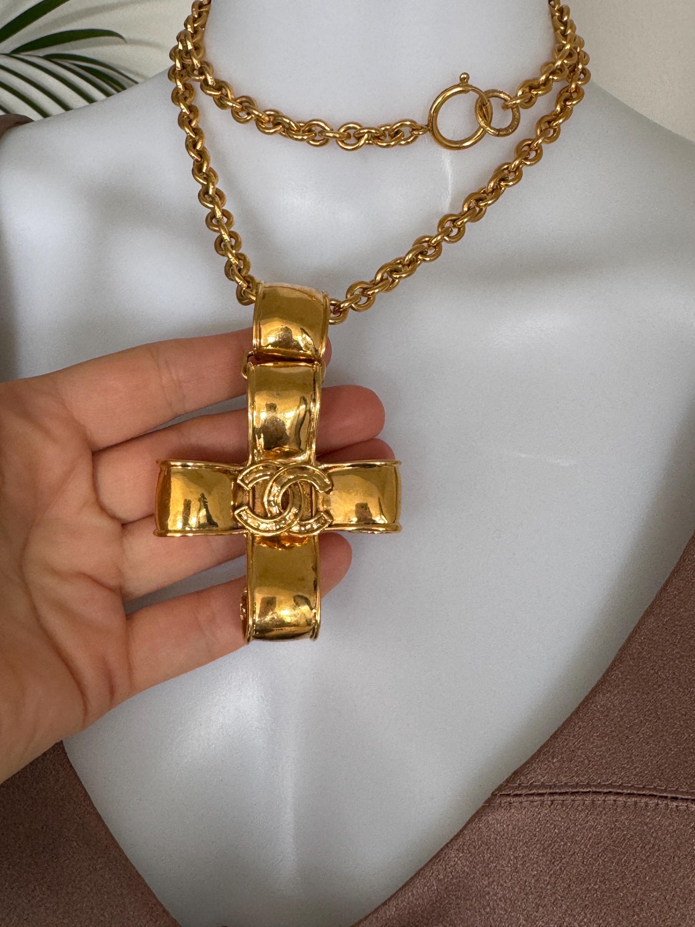 Vintage Chanel 1994 CC cross pendant necklace gold plated Made in France