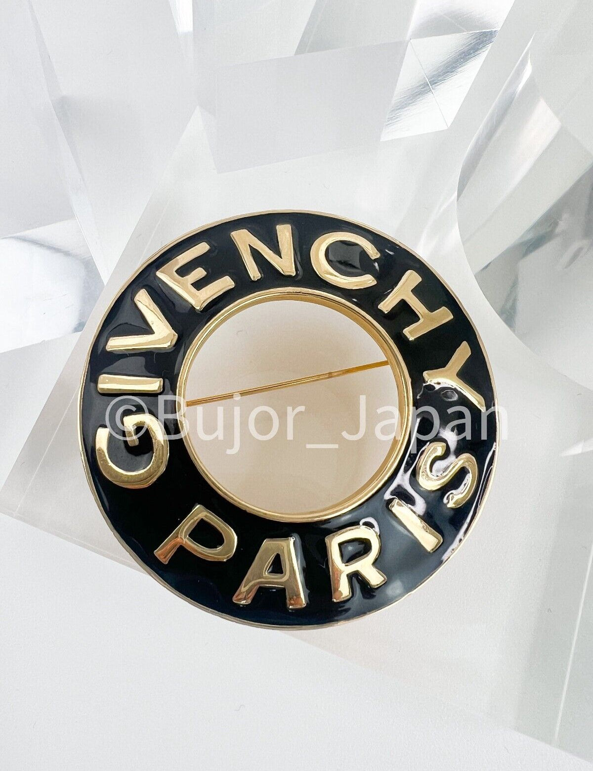 givenchy_brooch_black_1.jpg