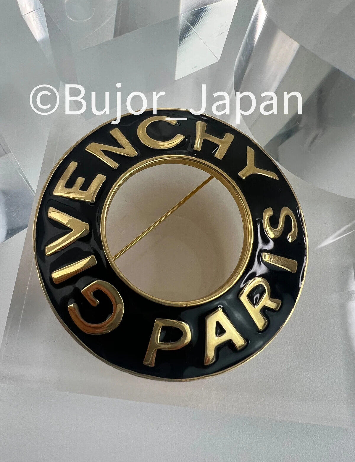givenchy_brooch_black_2.jpg
