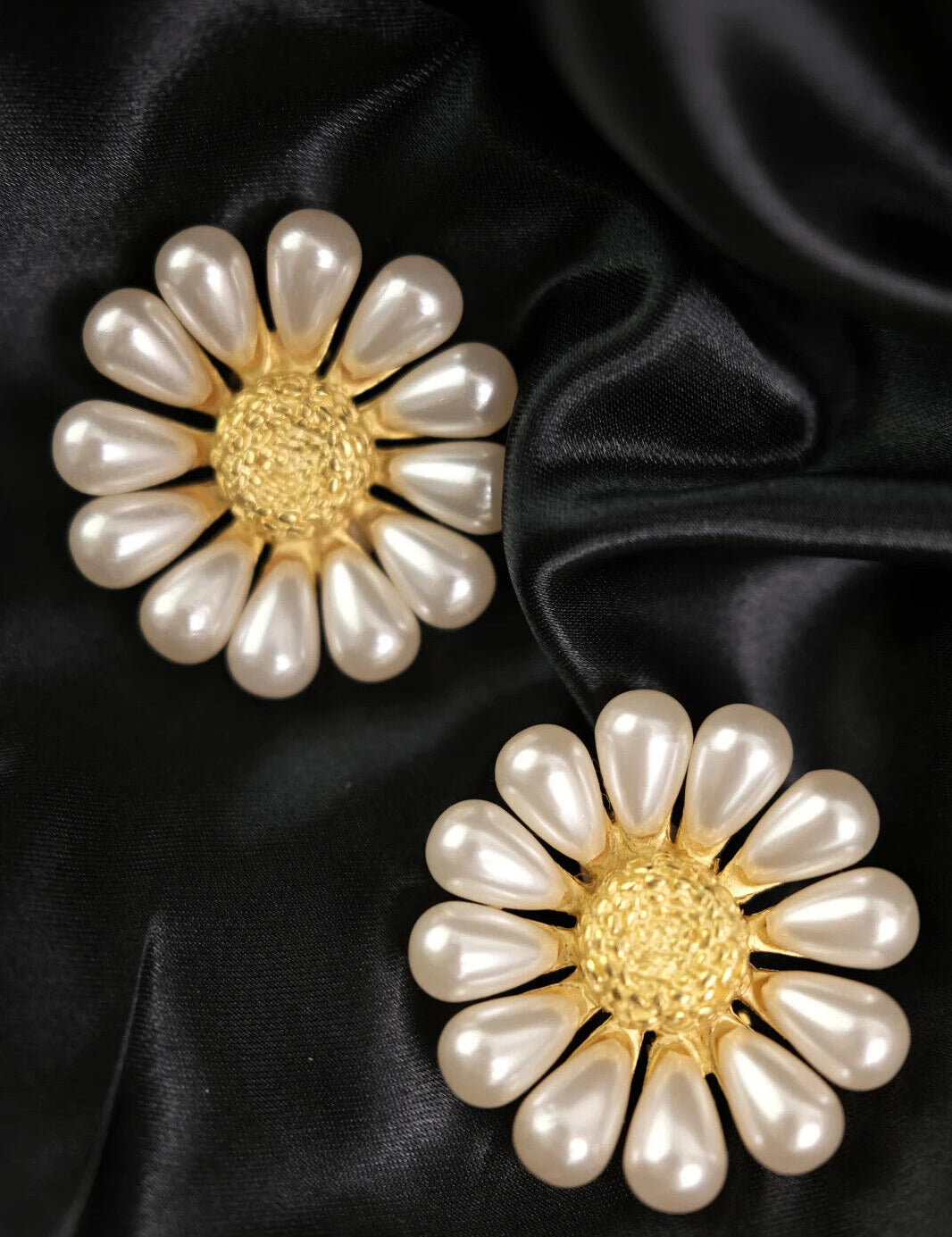 Flower Earrings Pearl, Givenchy Vintage Earrings, Gold Daisy Earrings, Gift For Her, Dainty Earrings , White Flower Statement EarringsVintage Givenchy Earrings, Givenchy Daisy Earrings, Givenchy pearl earrings  Gift For Her, Dainty Earrings, White Flower Bridal Earrings