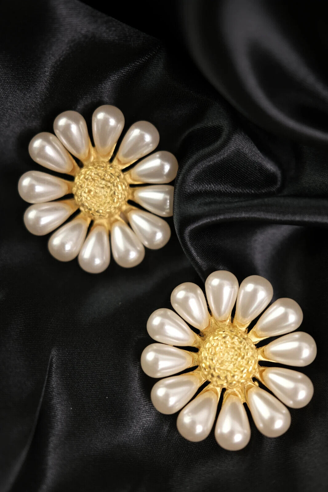 Flower Earrings Pearl, Givenchy Vintage Earrings, Gold Daisy Earrings, Gift For Her, Dainty Earrings , White Flower Statement EarringsVintage Givenchy Earrings, Givenchy Daisy Earrings, Givenchy pearl earrings  Gift For Her, Dainty Earrings, White Flower Bridal Earrings