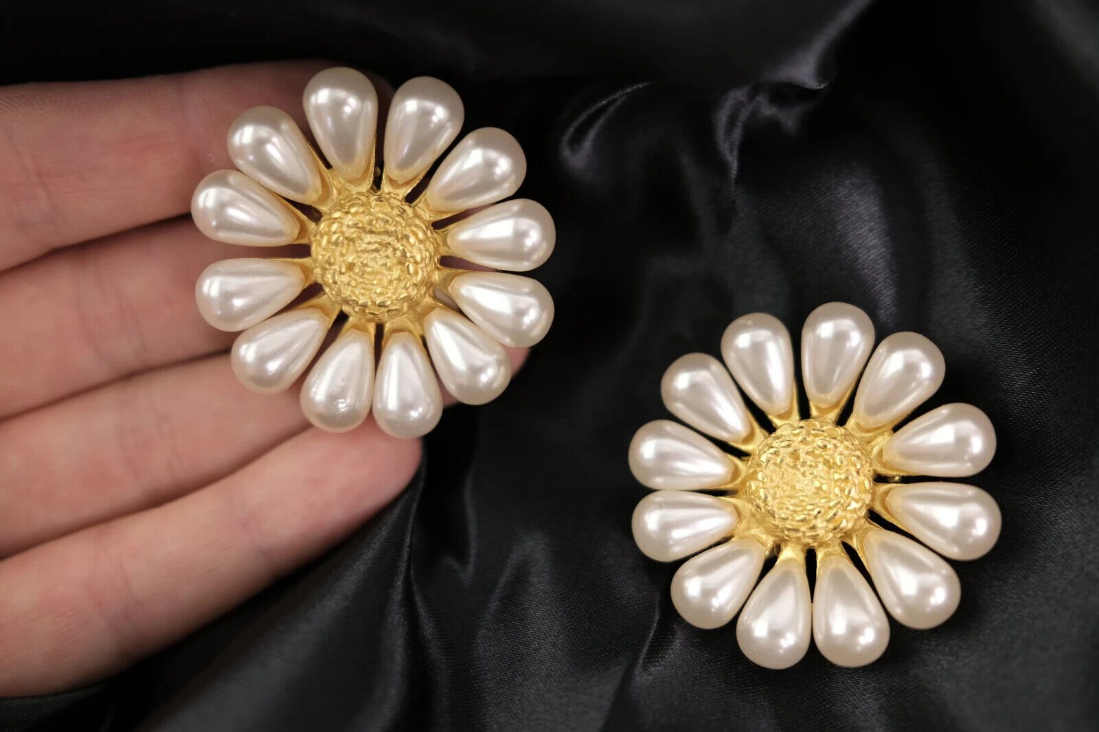 Flower Earrings Pearl, Givenchy Vintage Earrings, Gold Daisy Earrings, Gift For Her, Dainty Earrings , White Flower Statement EarringsVintage Givenchy Earrings, Givenchy Daisy Earrings, Givenchy pearl earrings  Gift For Her, Dainty Earrings, White Flower Bridal Earrings