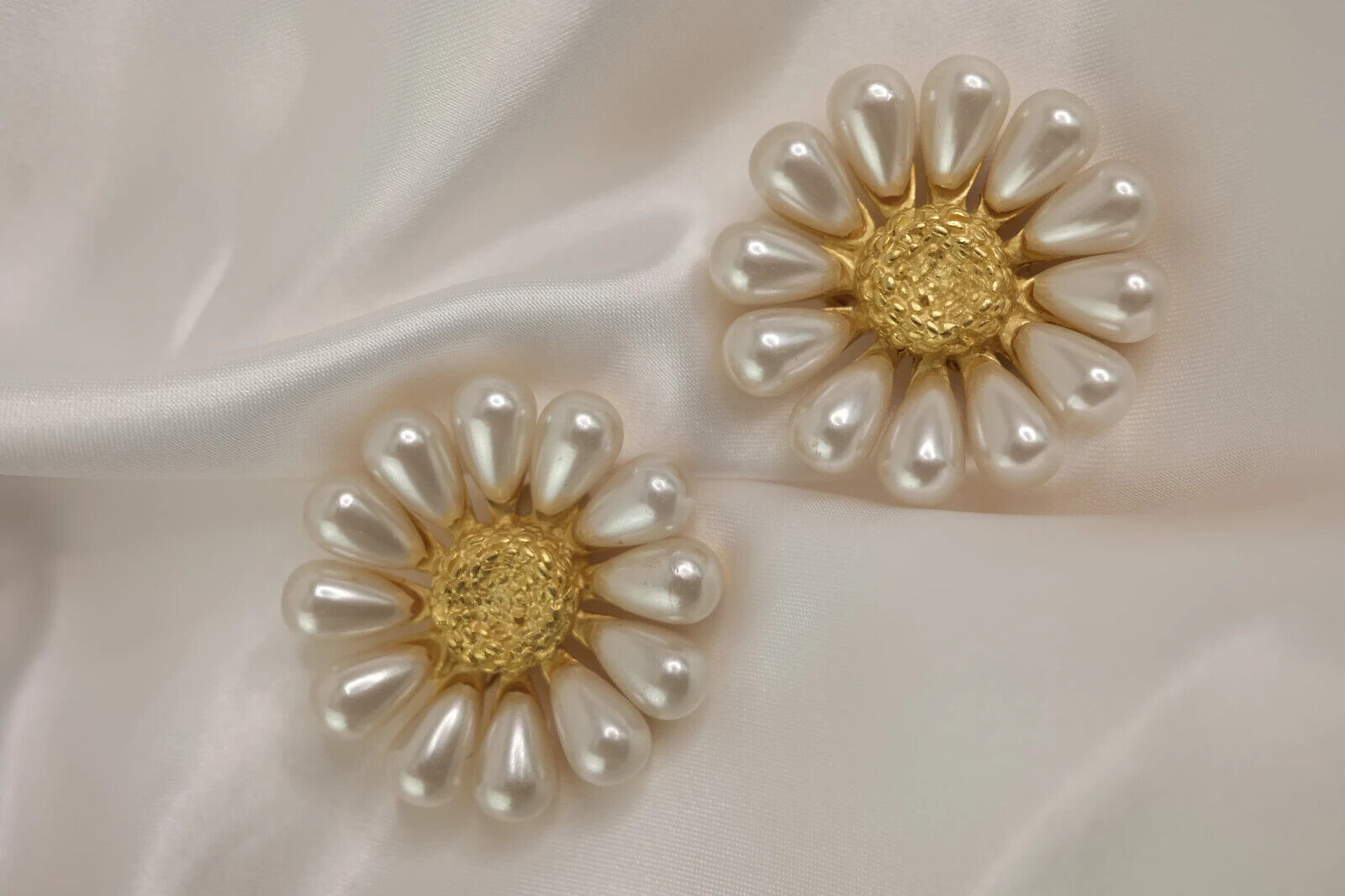Flower Earrings Pearl, Givenchy Vintage Earrings, Gold Daisy Earrings, Gift For Her, Dainty Earrings , White Flower Statement EarringsVintage Givenchy Earrings, Givenchy Daisy Earrings, Givenchy pearl earrings  Gift For Her, Dainty Earrings, White Flower Bridal Earrings