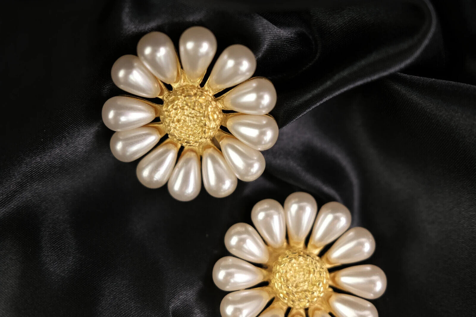 Flower Earrings Pearl, Givenchy Vintage Earrings, Gold Daisy Earrings, Gift For Her, Dainty Earrings , White Flower Statement EarringsVintage Givenchy Earrings, Givenchy Daisy Earrings, Givenchy pearl earrings  Gift For Her, Dainty Earrings, White Flower Bridal Earrings