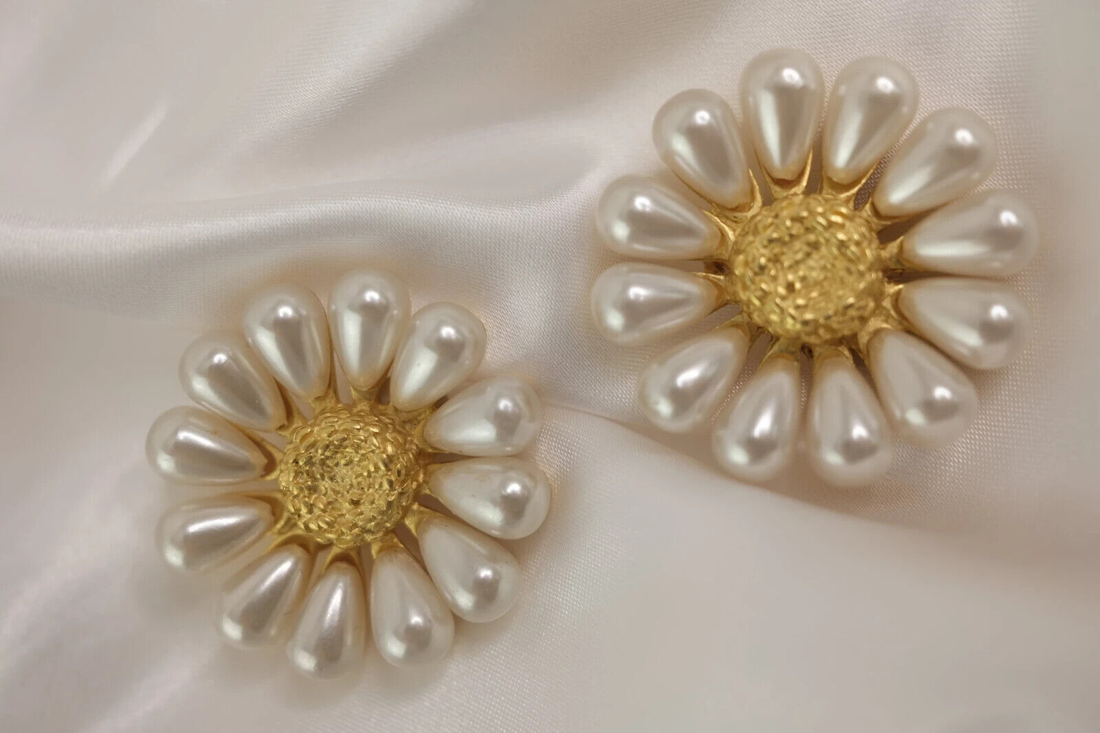 Flower Earrings Pearl, Givenchy Vintage Earrings, Gold Daisy Earrings, Gift For Her, Dainty Earrings , White Flower Statement EarringsVintage Givenchy Earrings, Givenchy Daisy Earrings, Givenchy pearl earrings  Gift For Her, Dainty Earrings, White Flower Bridal Earrings