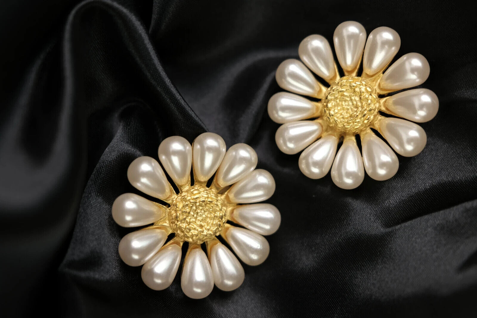 Flower Earrings Pearl, Givenchy Vintage Earrings, Gold Daisy Earrings, Gift For Her, Dainty Earrings , White Flower Statement EarringsVintage Givenchy Earrings, Givenchy Daisy Earrings, Givenchy pearl earrings  Gift For Her, Dainty Earrings, White Flower Bridal Earrings