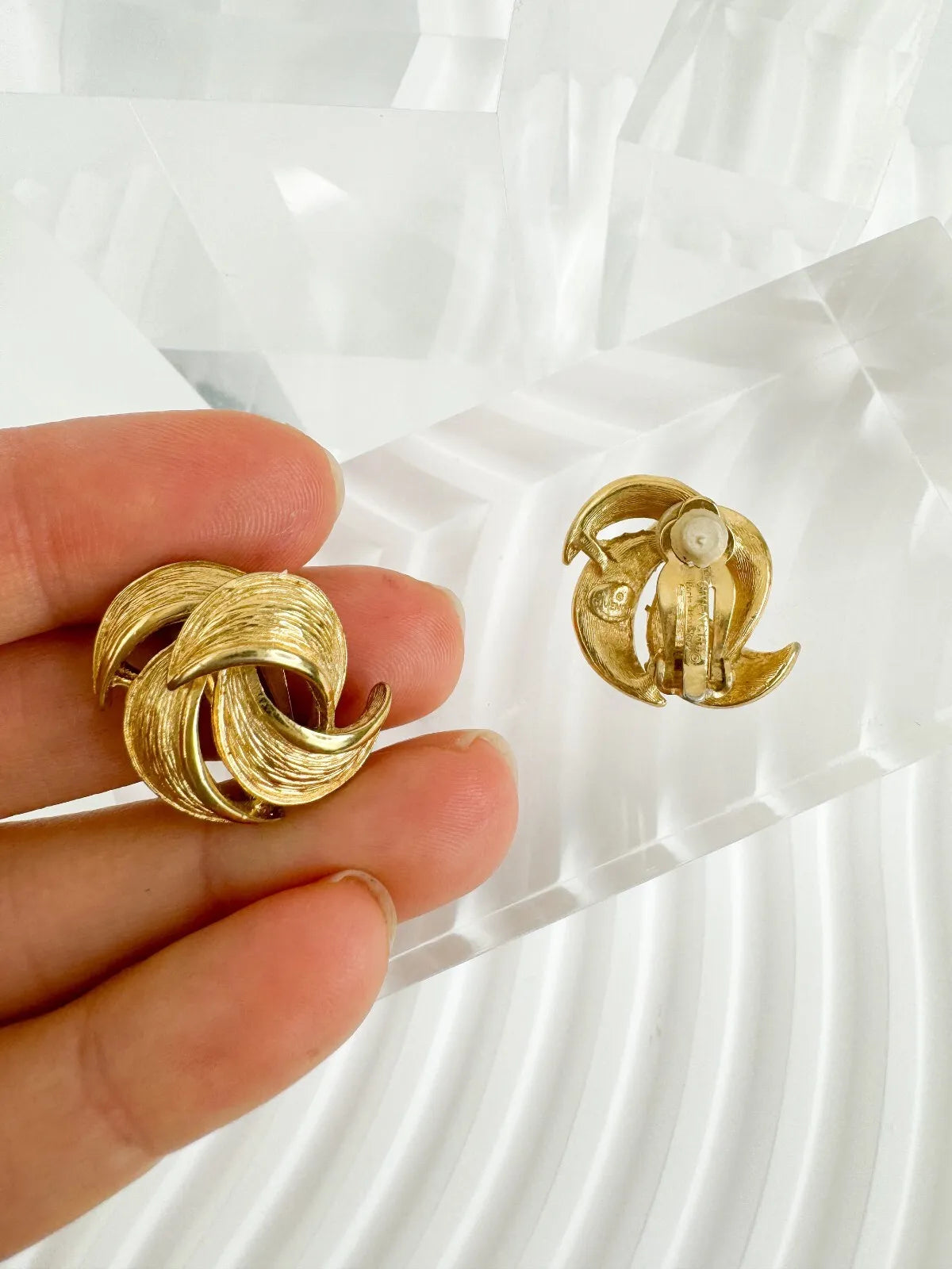 Vintage Givenchy Earrings, Leaf Gold Tone Earrings, Clip on Earrings, twisted earrings, Gift for her, Vintage Earrings, Gift for mom